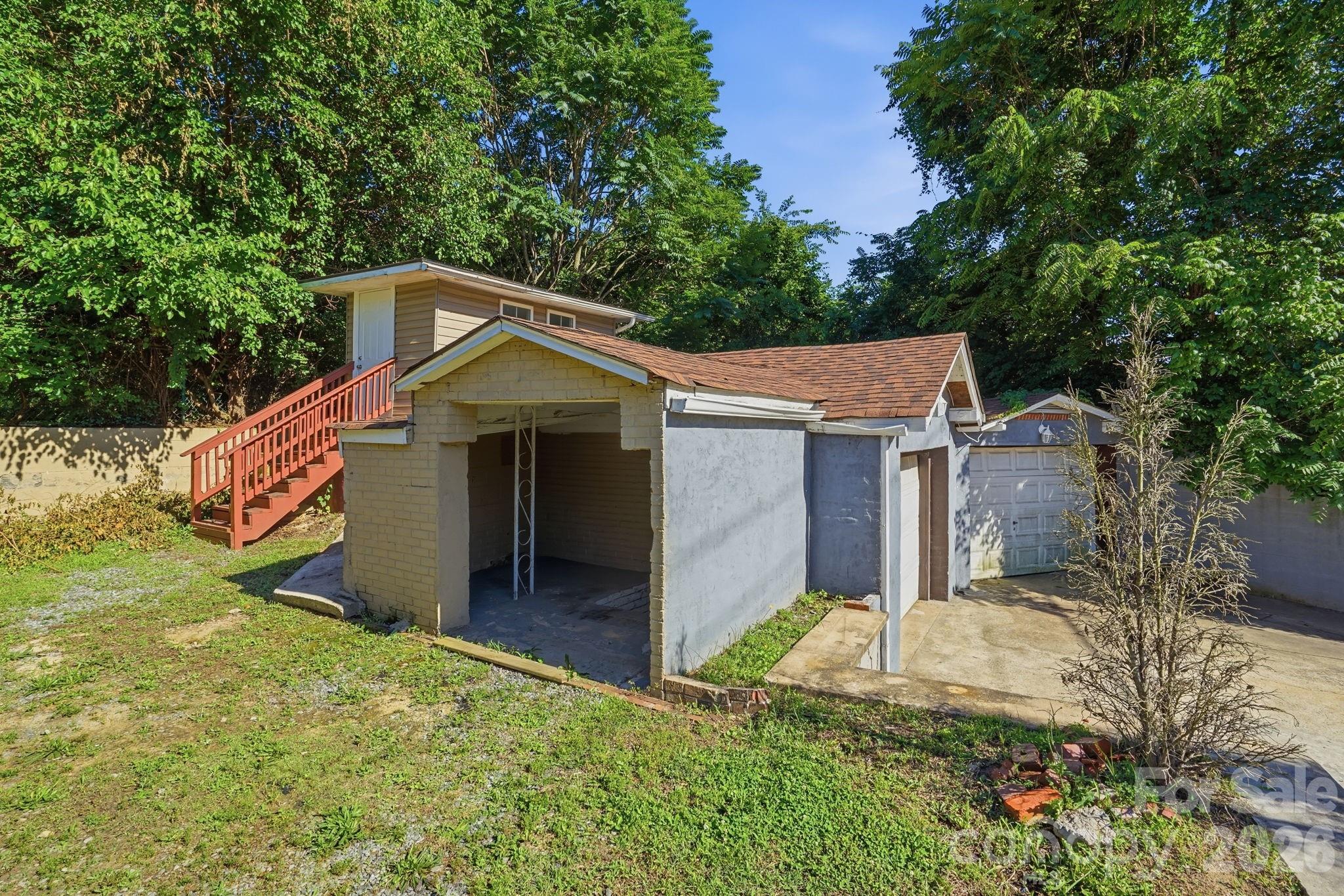 411 W Sullivan Street — Gastonia