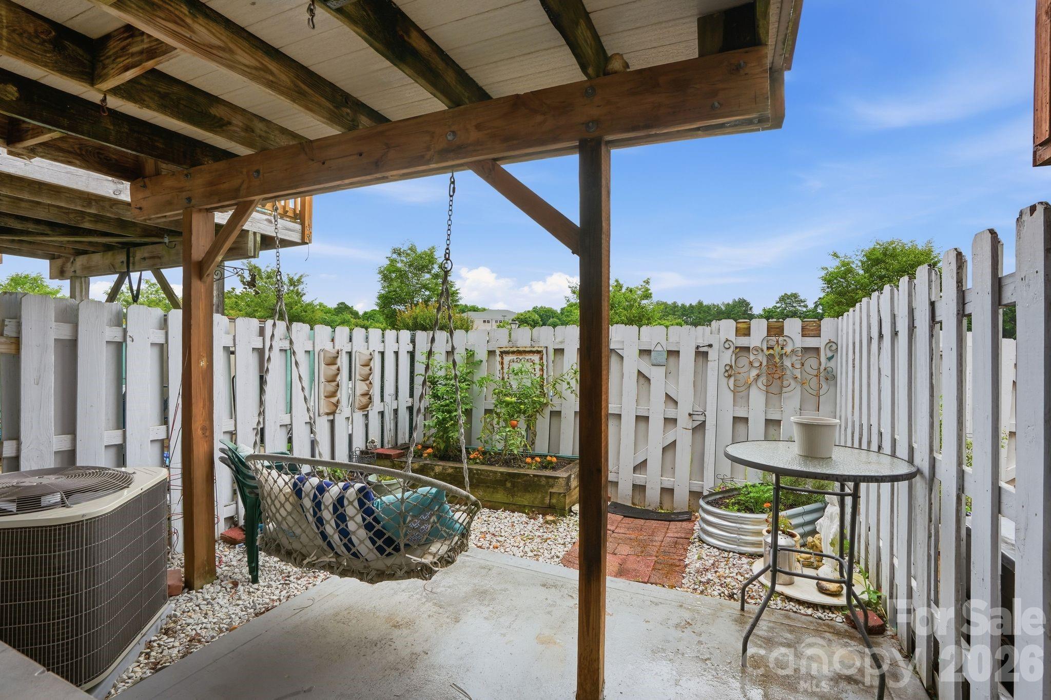 122 Water Oak Drive — Pineville