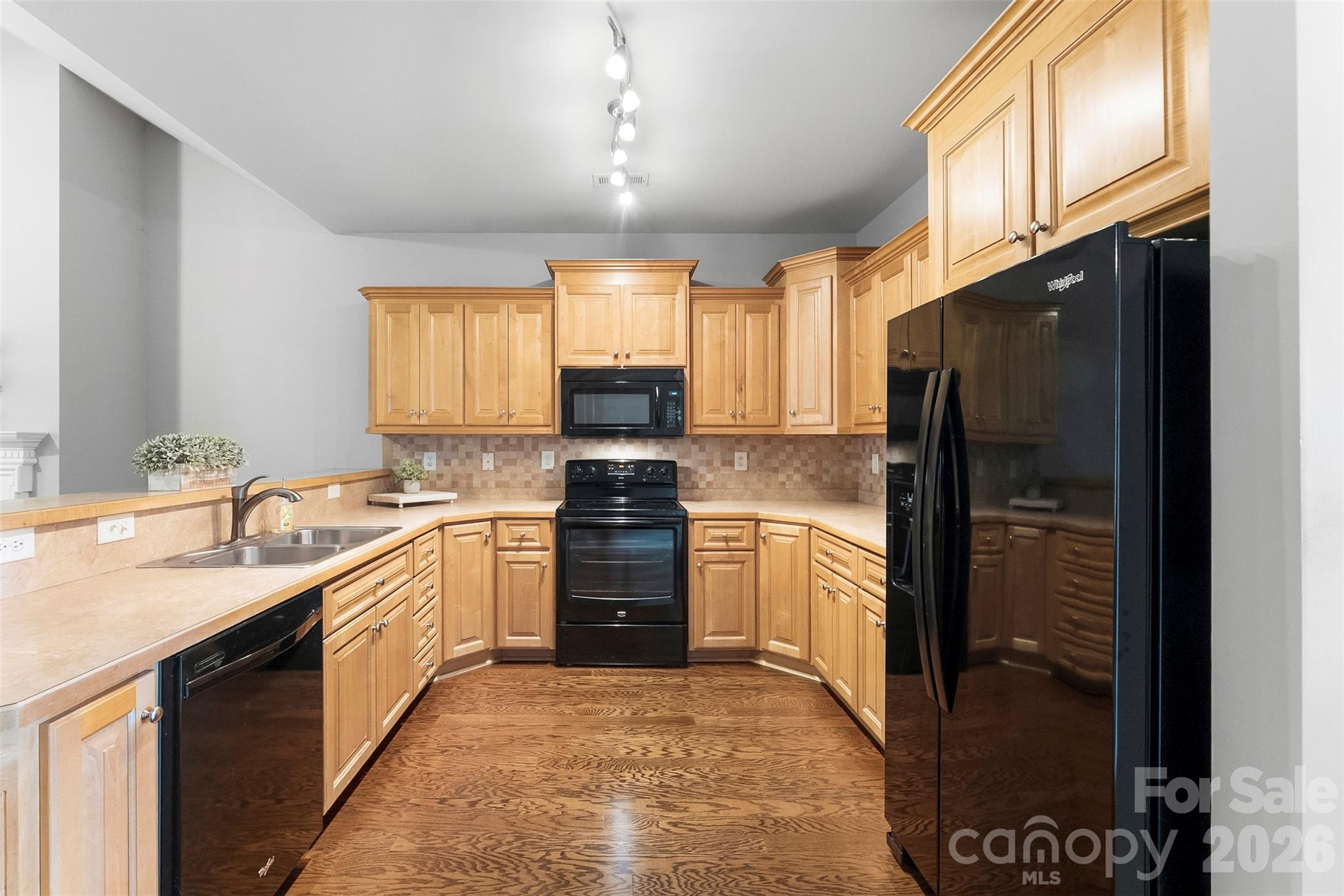 6008 River Garden Court — Lowell