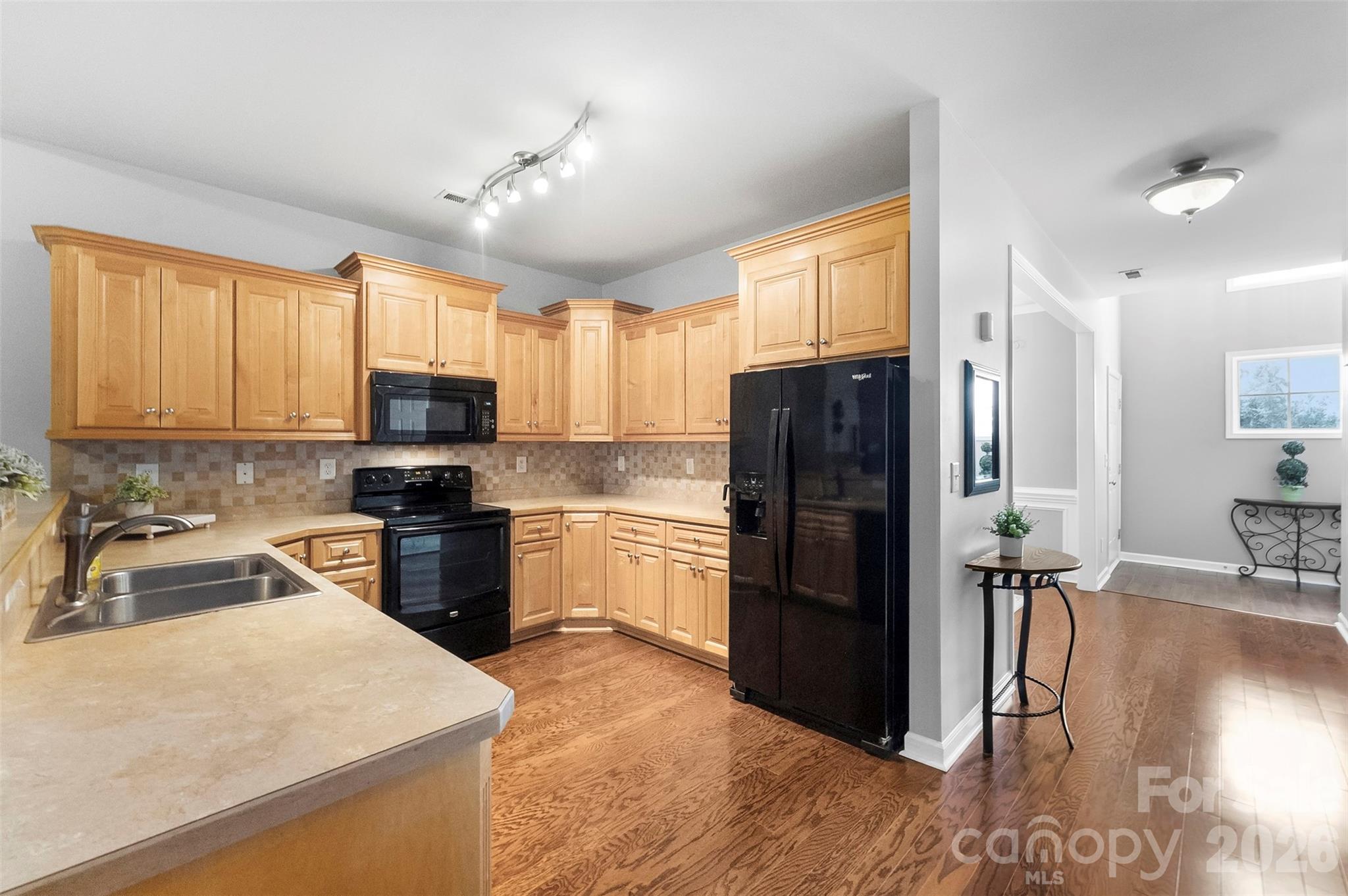 6008 River Garden Court — Lowell