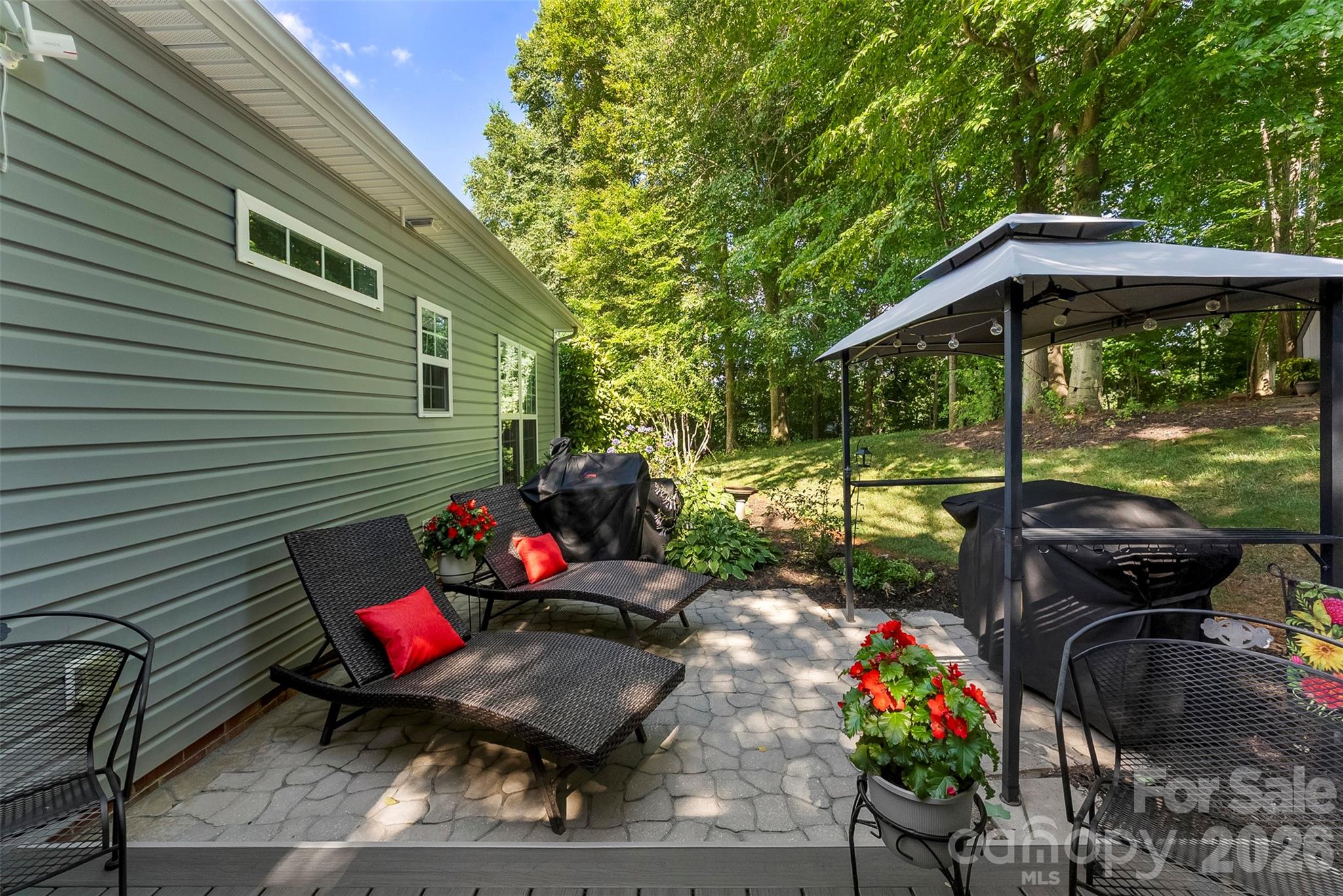 6008 River Garden Court — Lowell