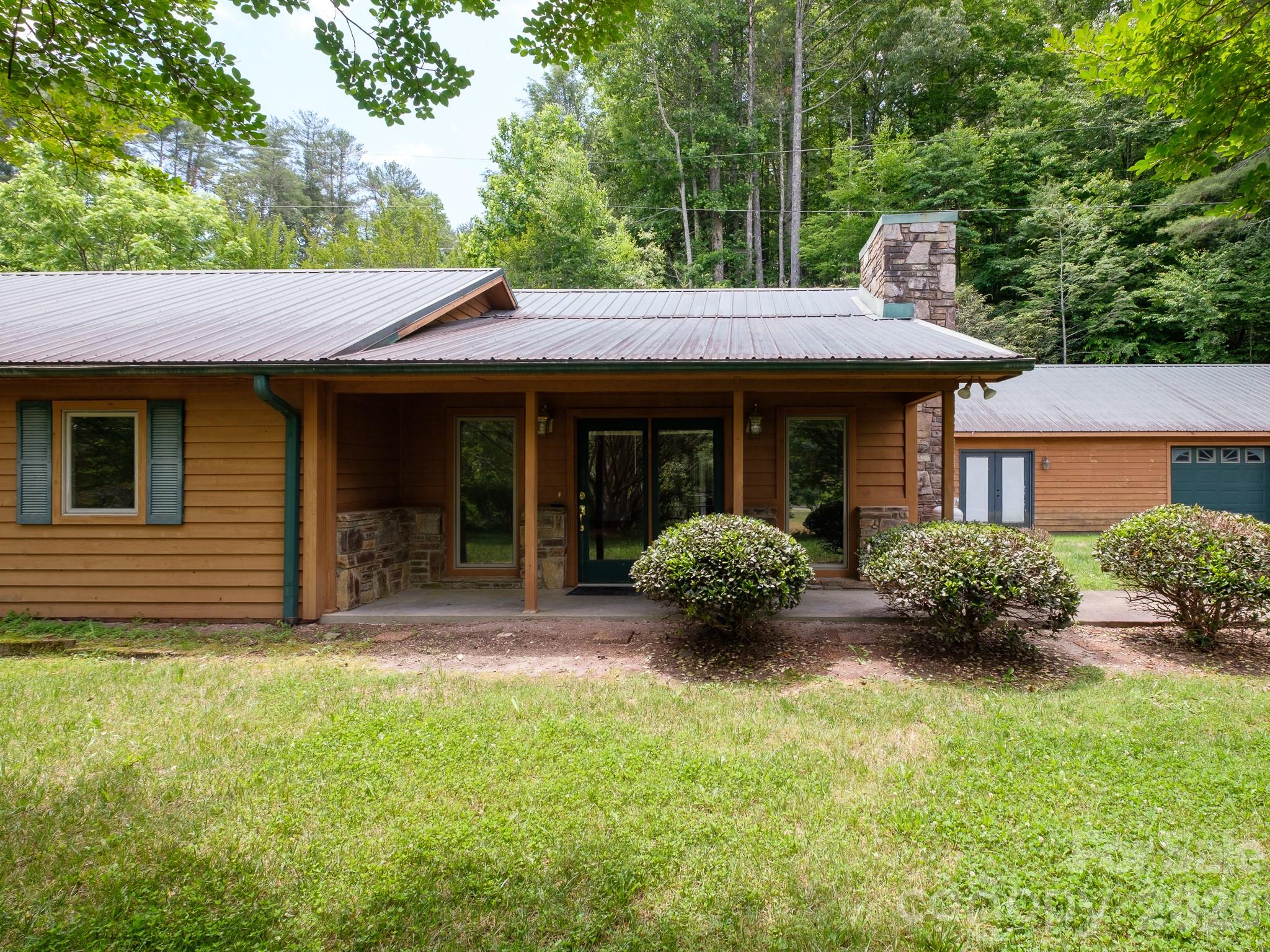 332 Island Cove Road — Penrose
