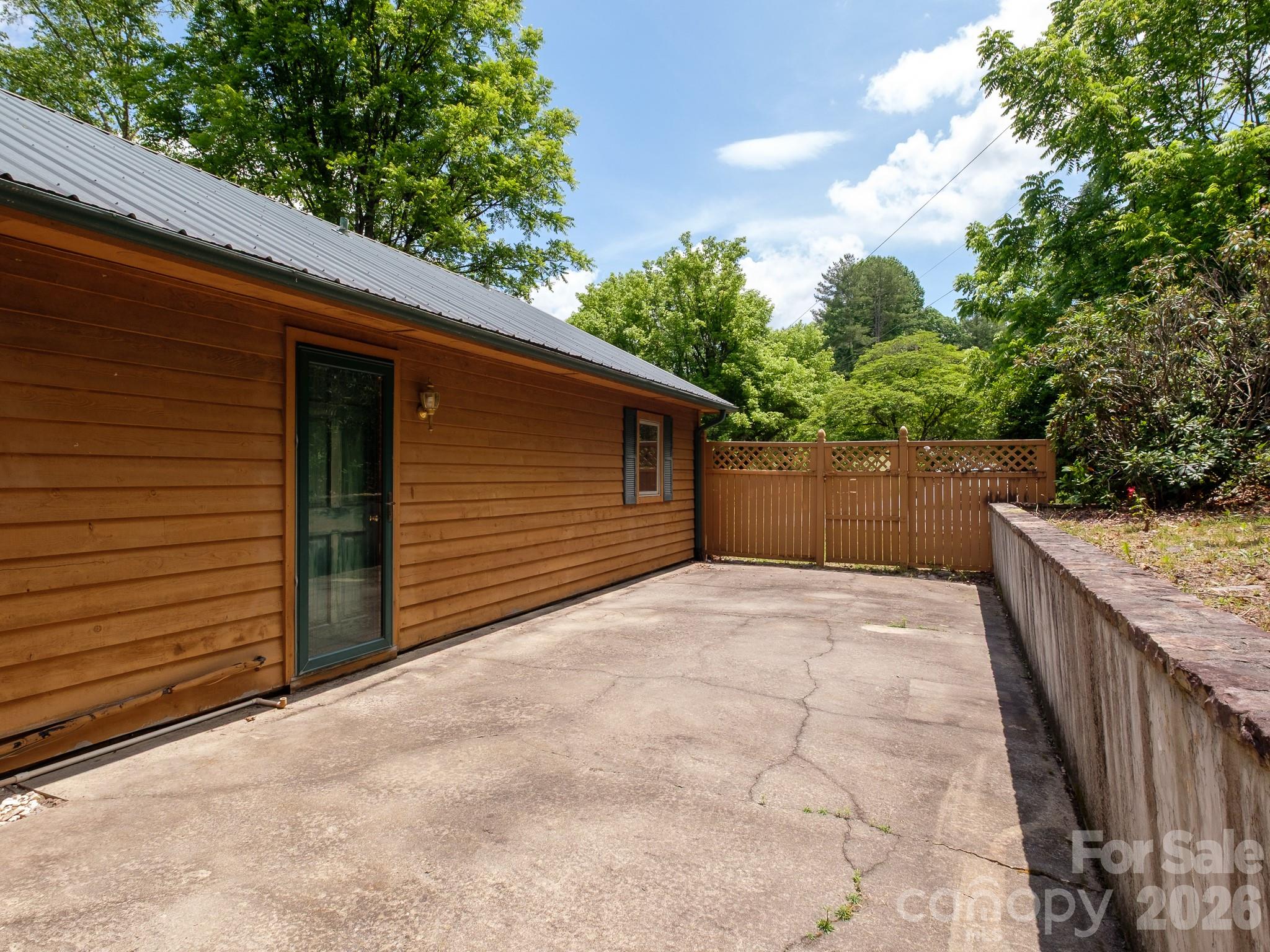 332 Island Cove Road — Penrose