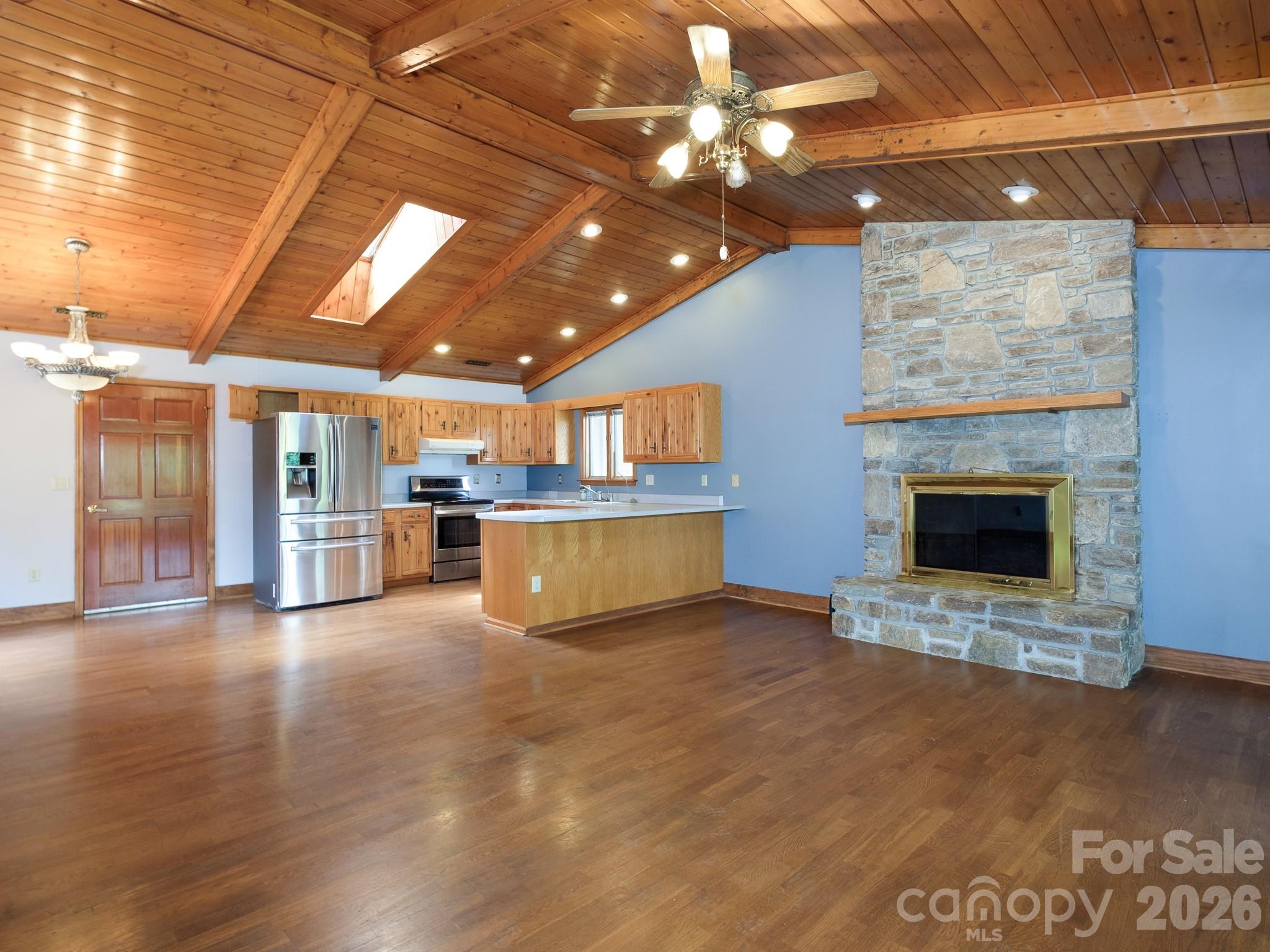 332 Island Cove Road — Penrose