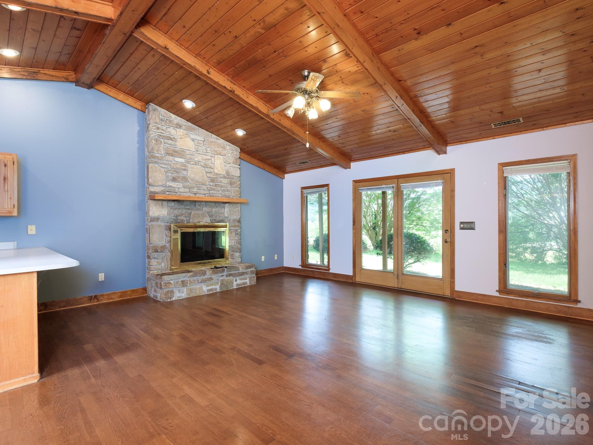 332 Island Cove Road — Penrose