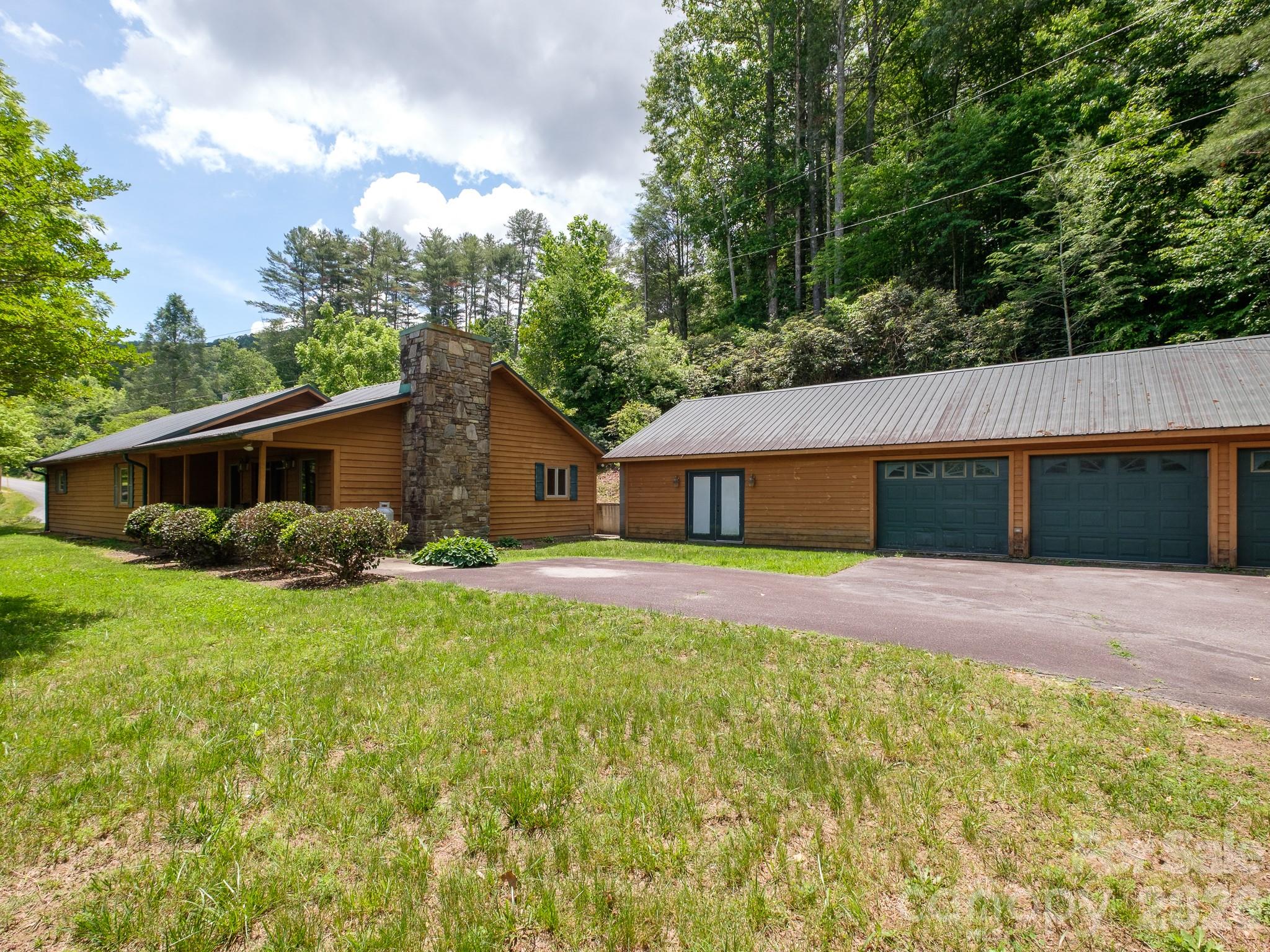 332 Island Cove Road — Penrose