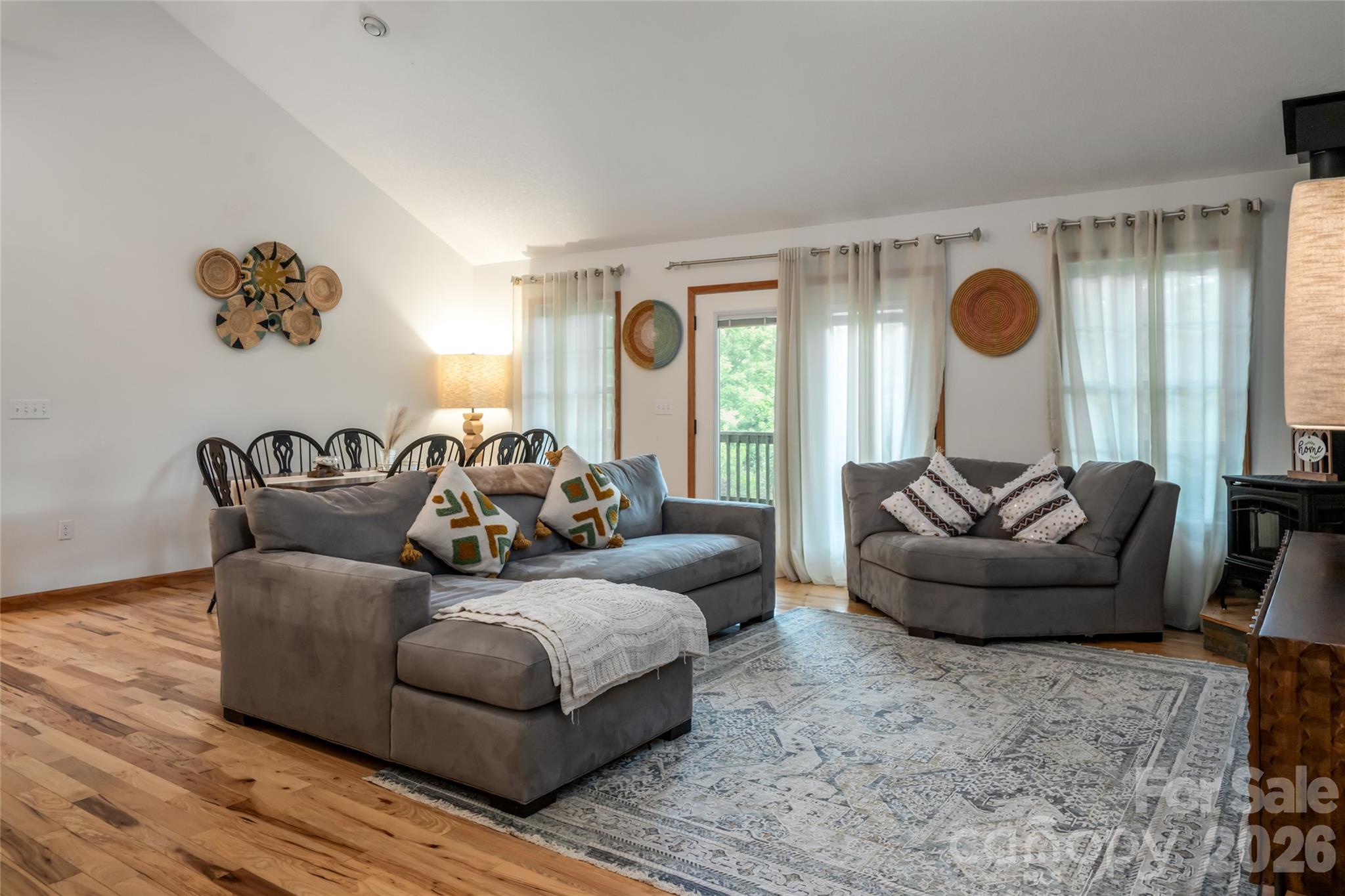 980 S River Road — Sylva