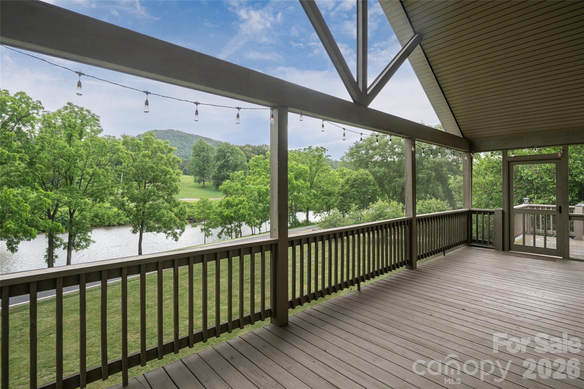 980 S River Road — Sylva