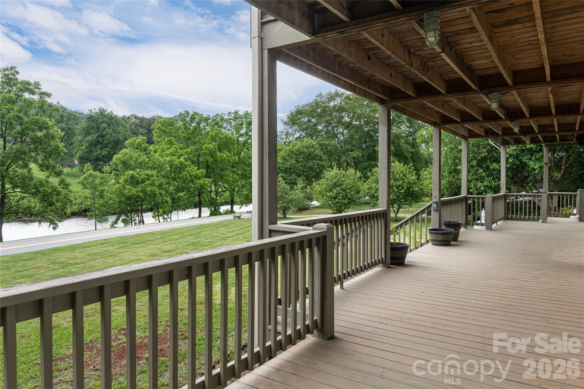 980 S River Road — Sylva