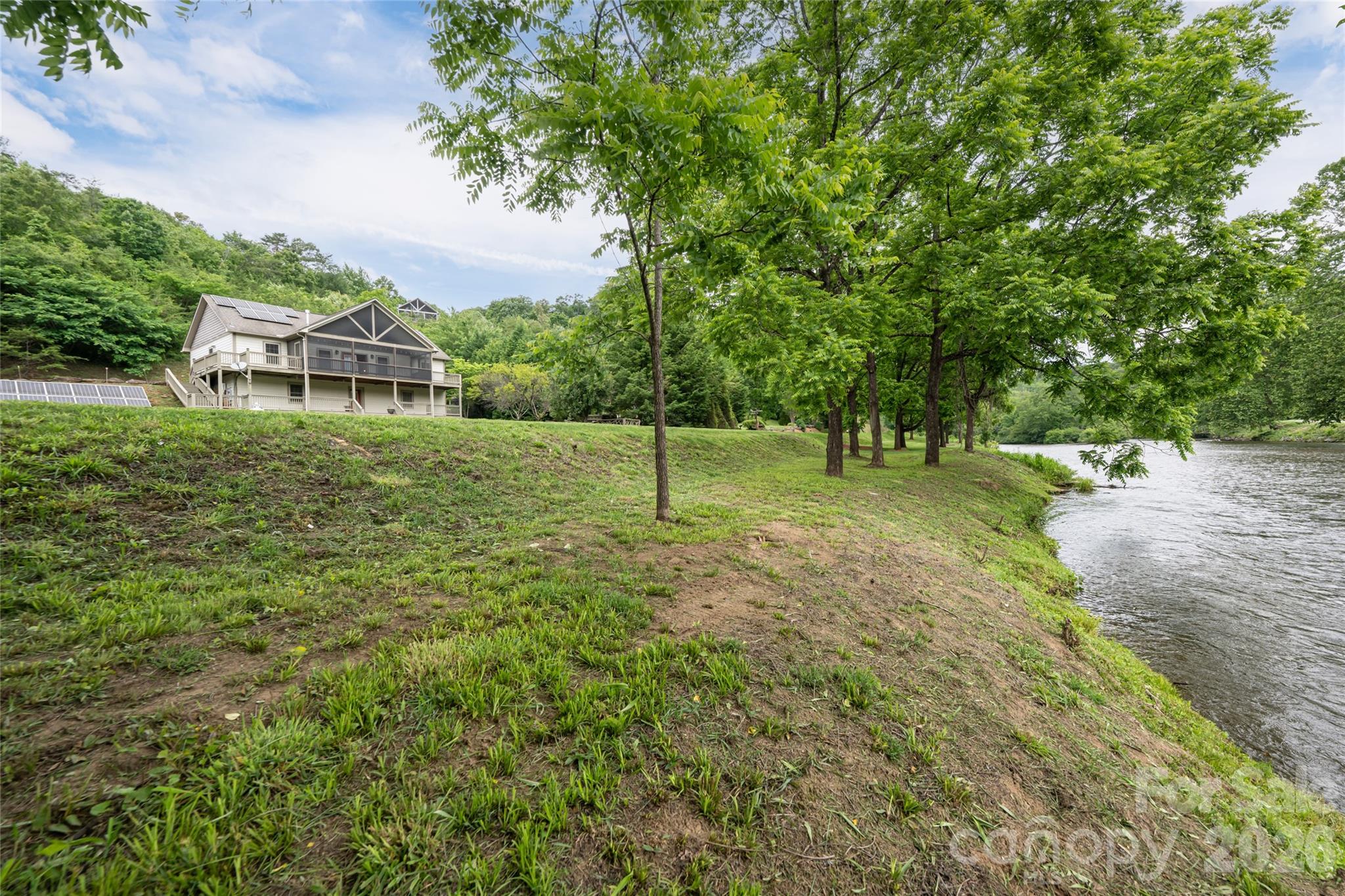 980 S River Road — Sylva