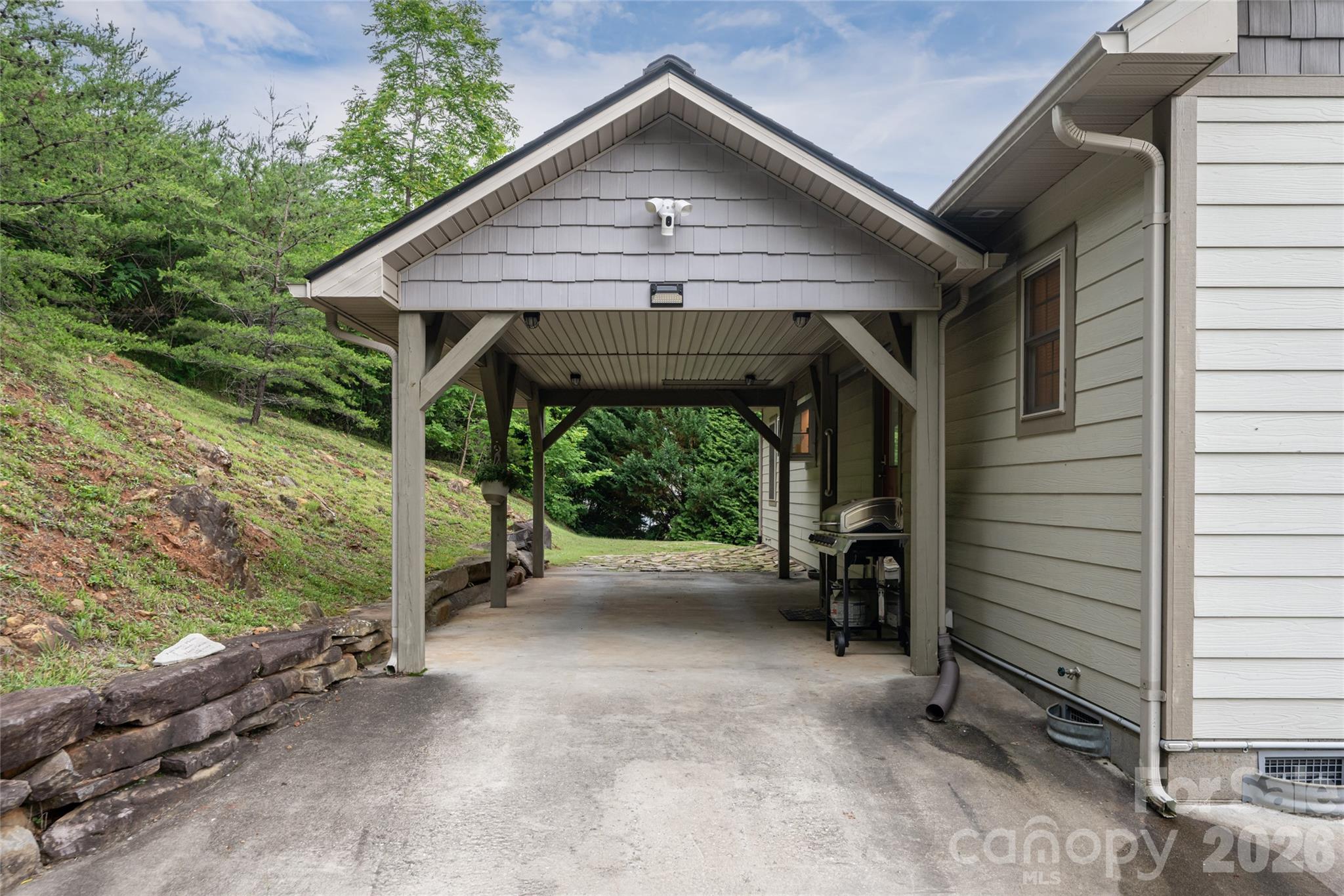 980 S River Road — Sylva