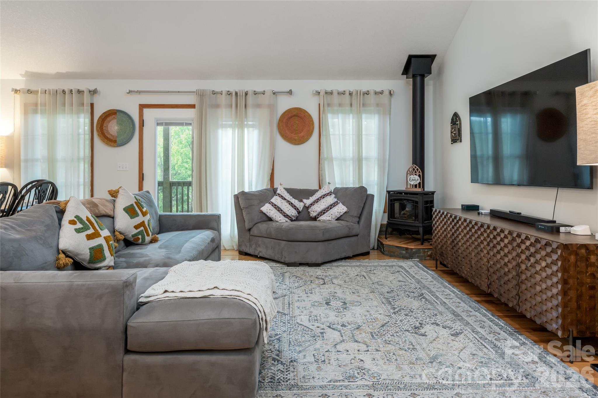 980 S River Road — Sylva