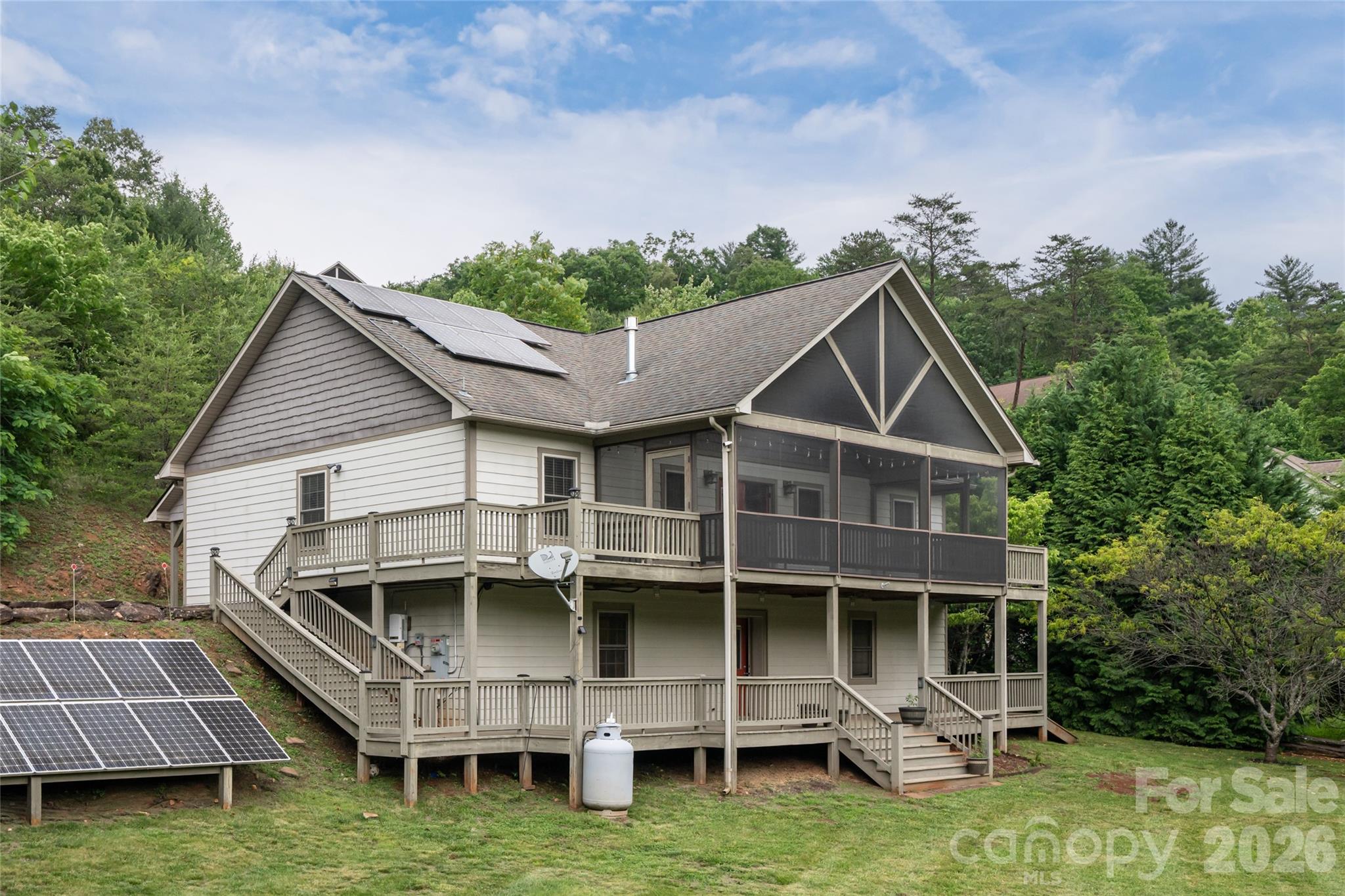 980 S River Road — Sylva