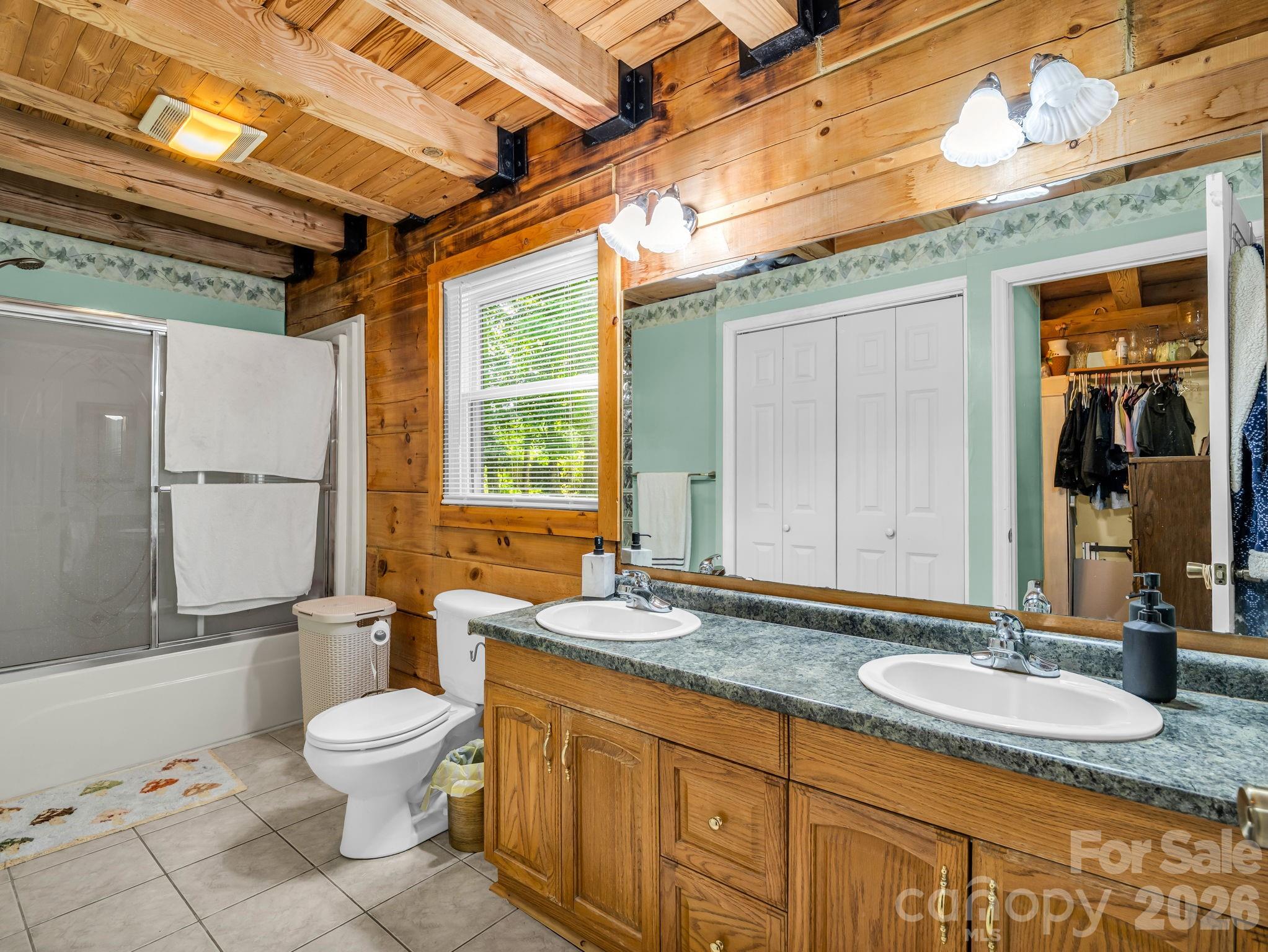 247 Woods Road — Spruce Pine
