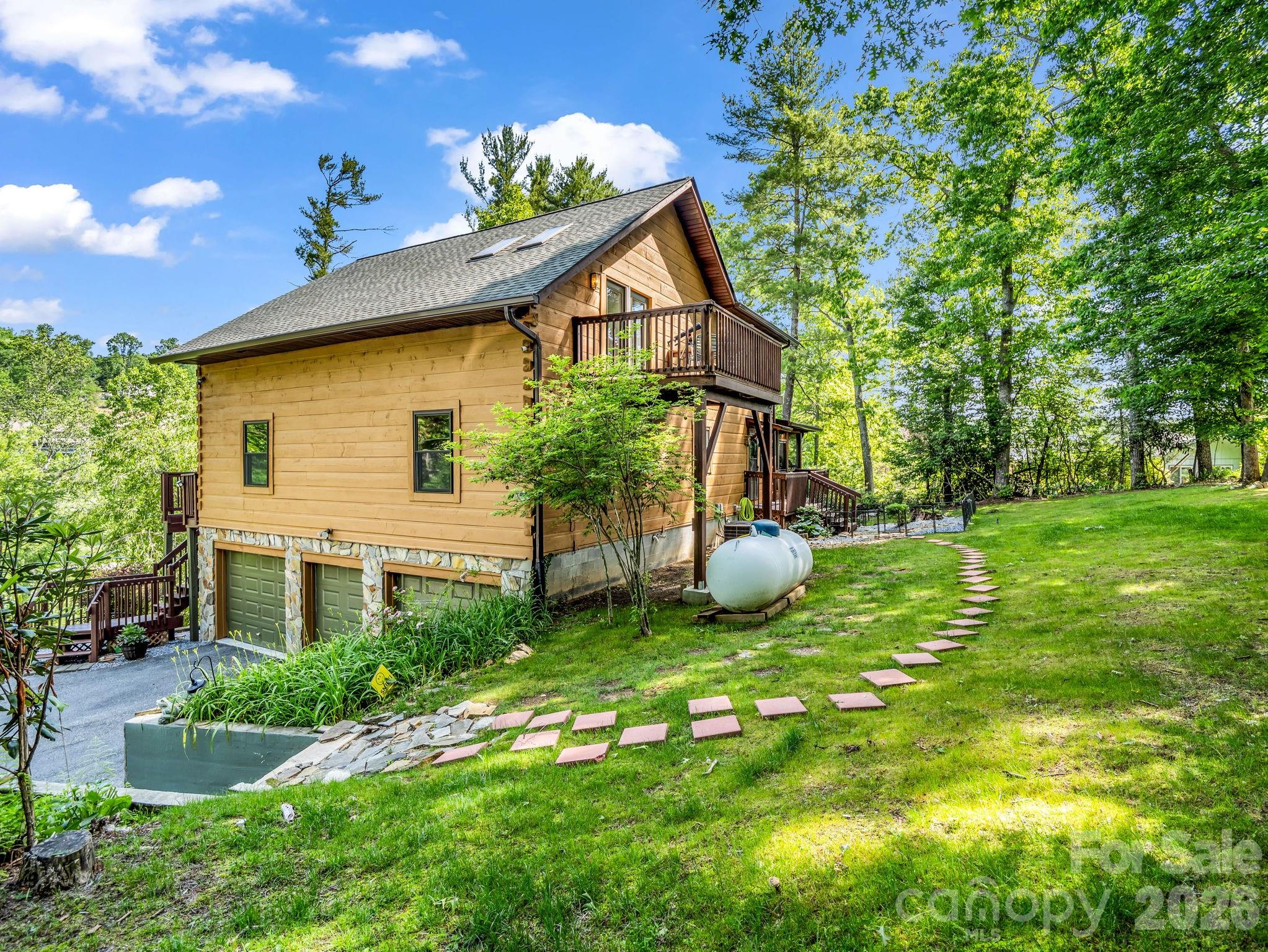 247 Woods Road — Spruce Pine