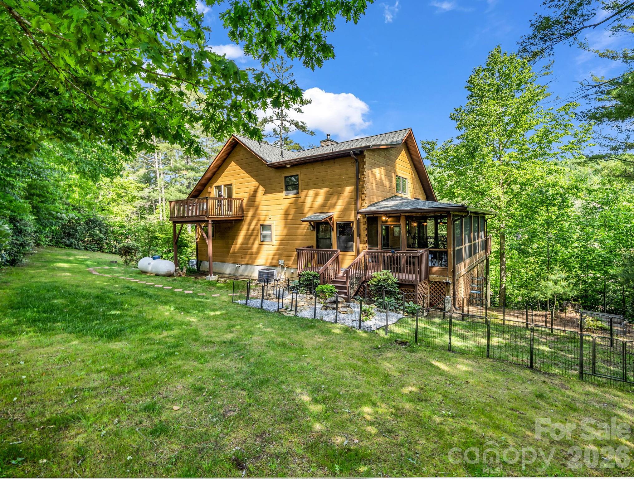 247 Woods Road — Spruce Pine