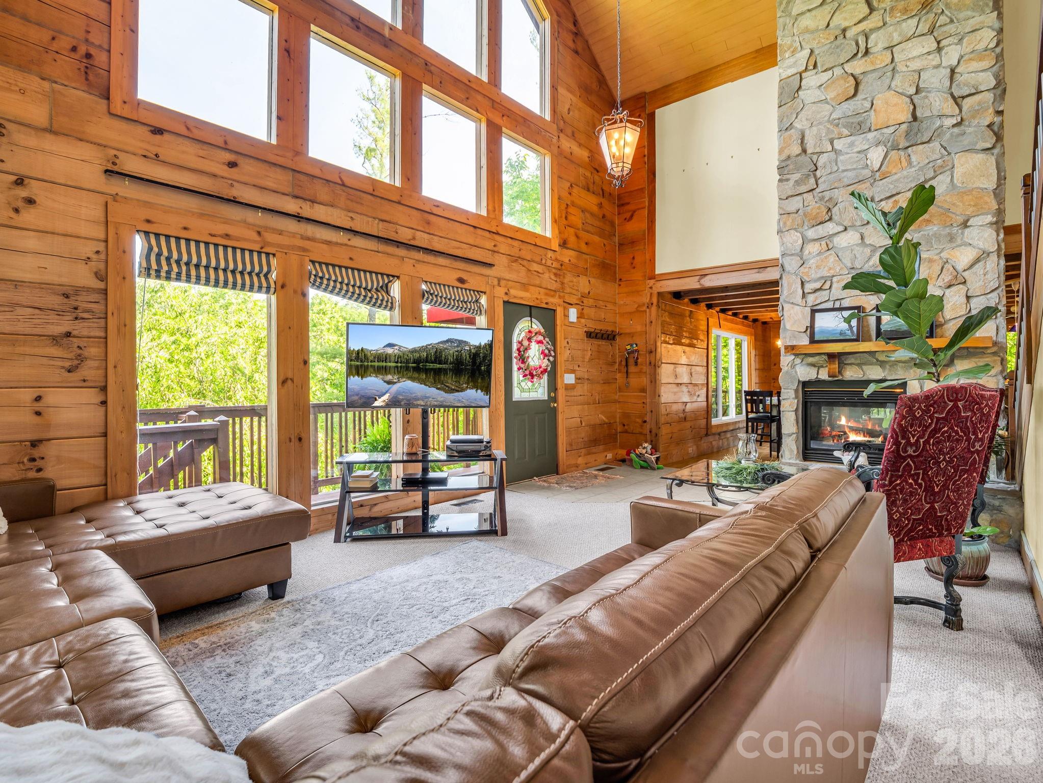 247 Woods Road — Spruce Pine