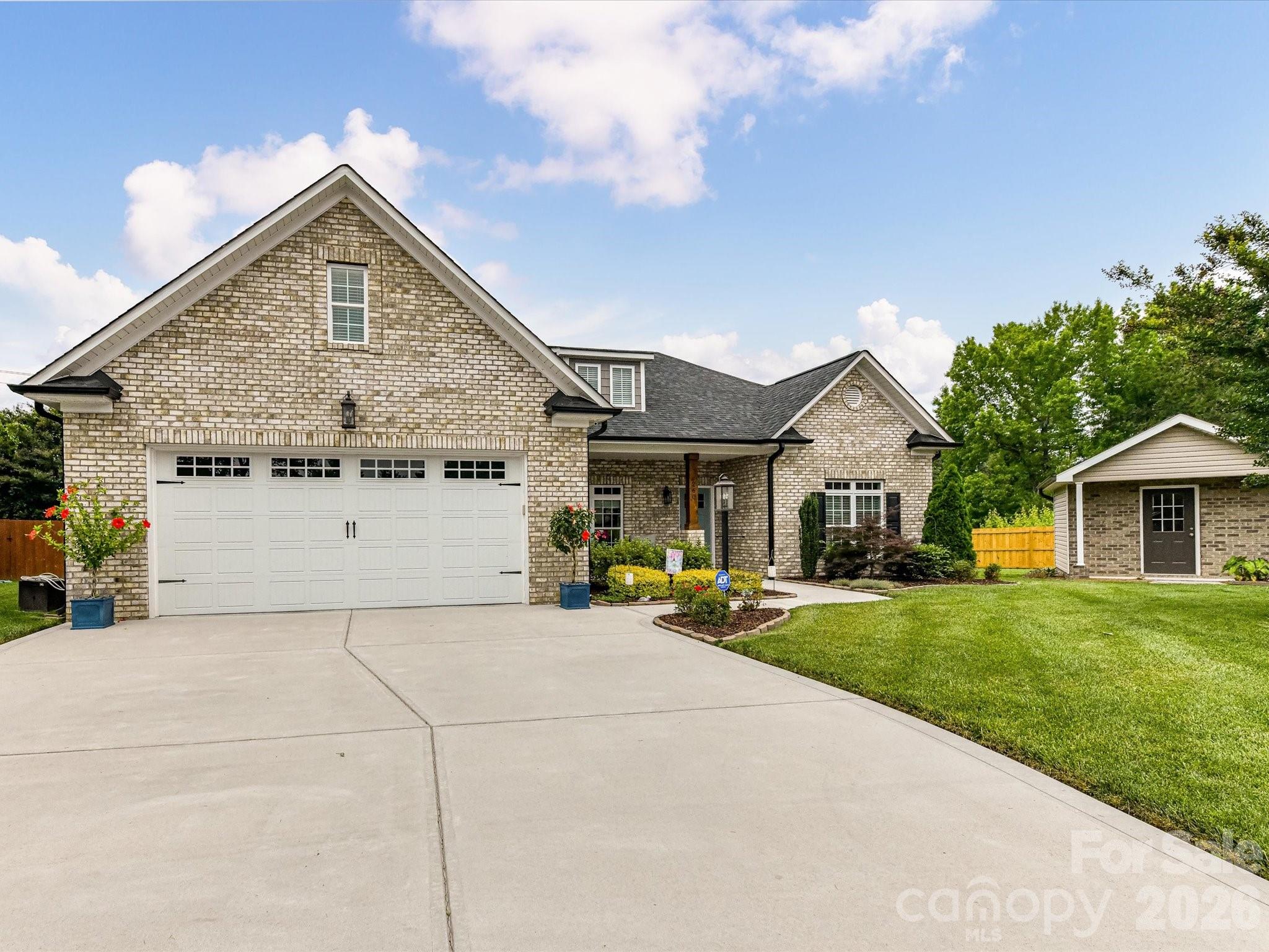260 Lagoda Drive — Locust
