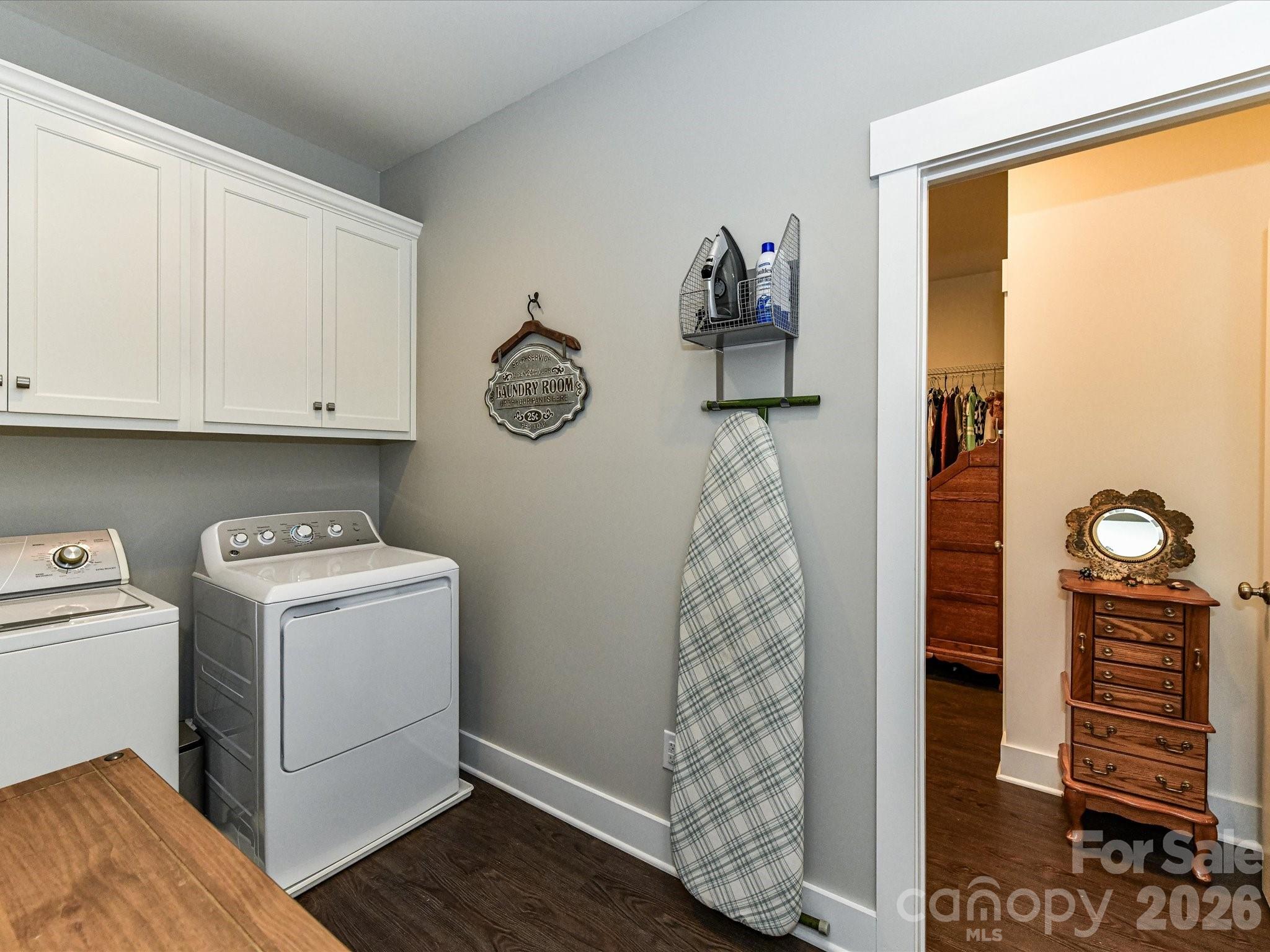 260 Lagoda Drive — Locust