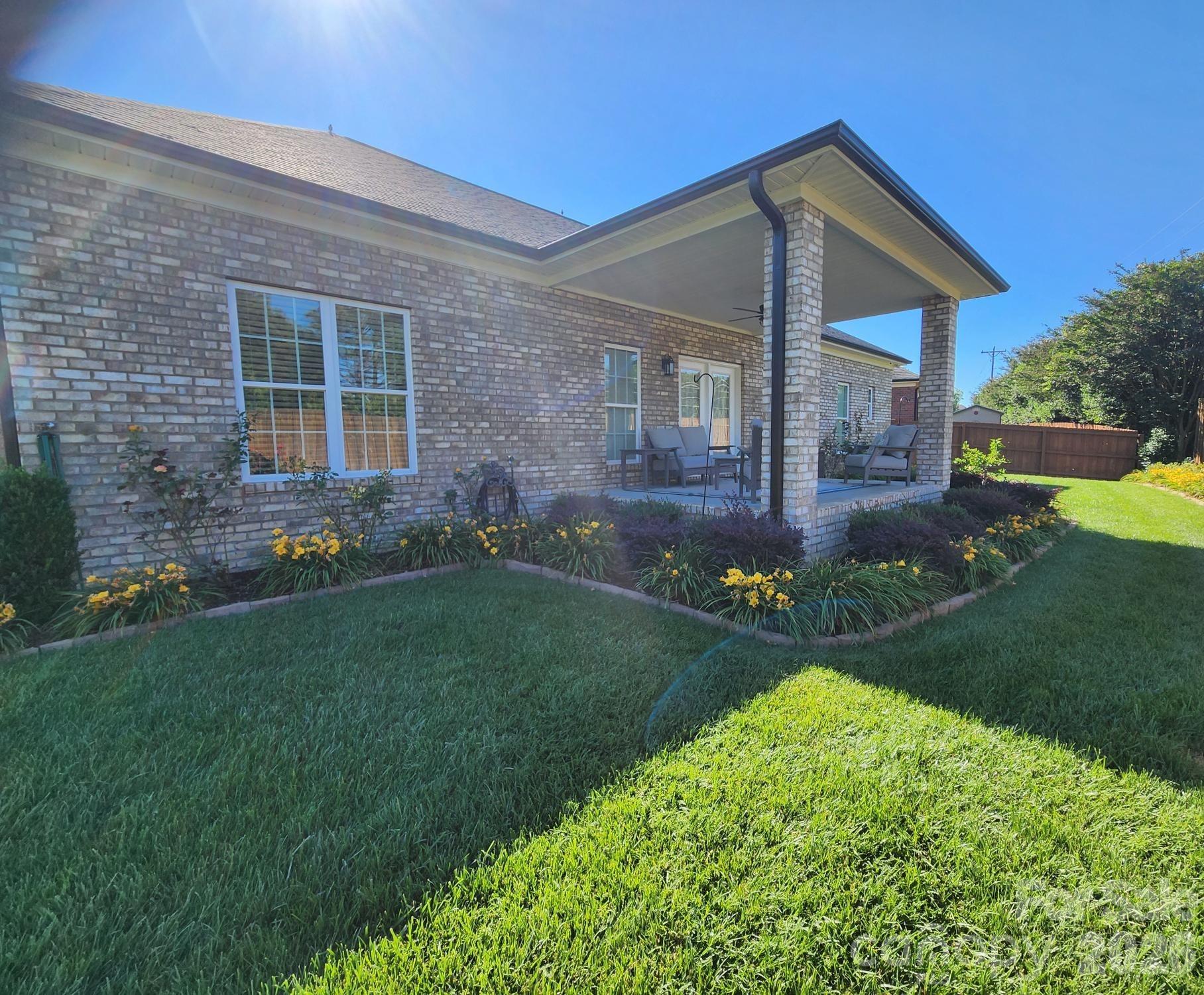 260 Lagoda Drive — Locust