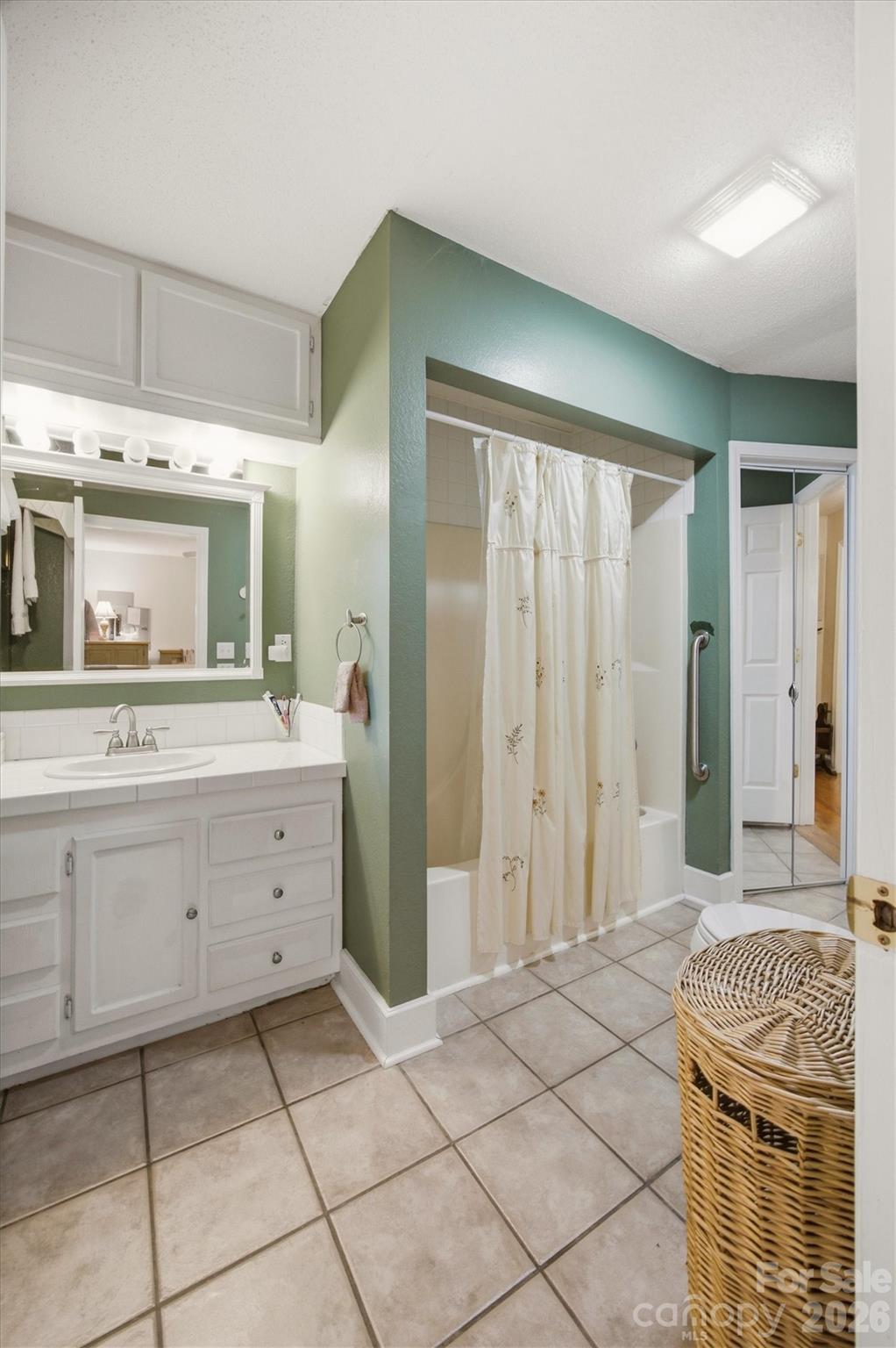 5513 Old Linville Road — Marion