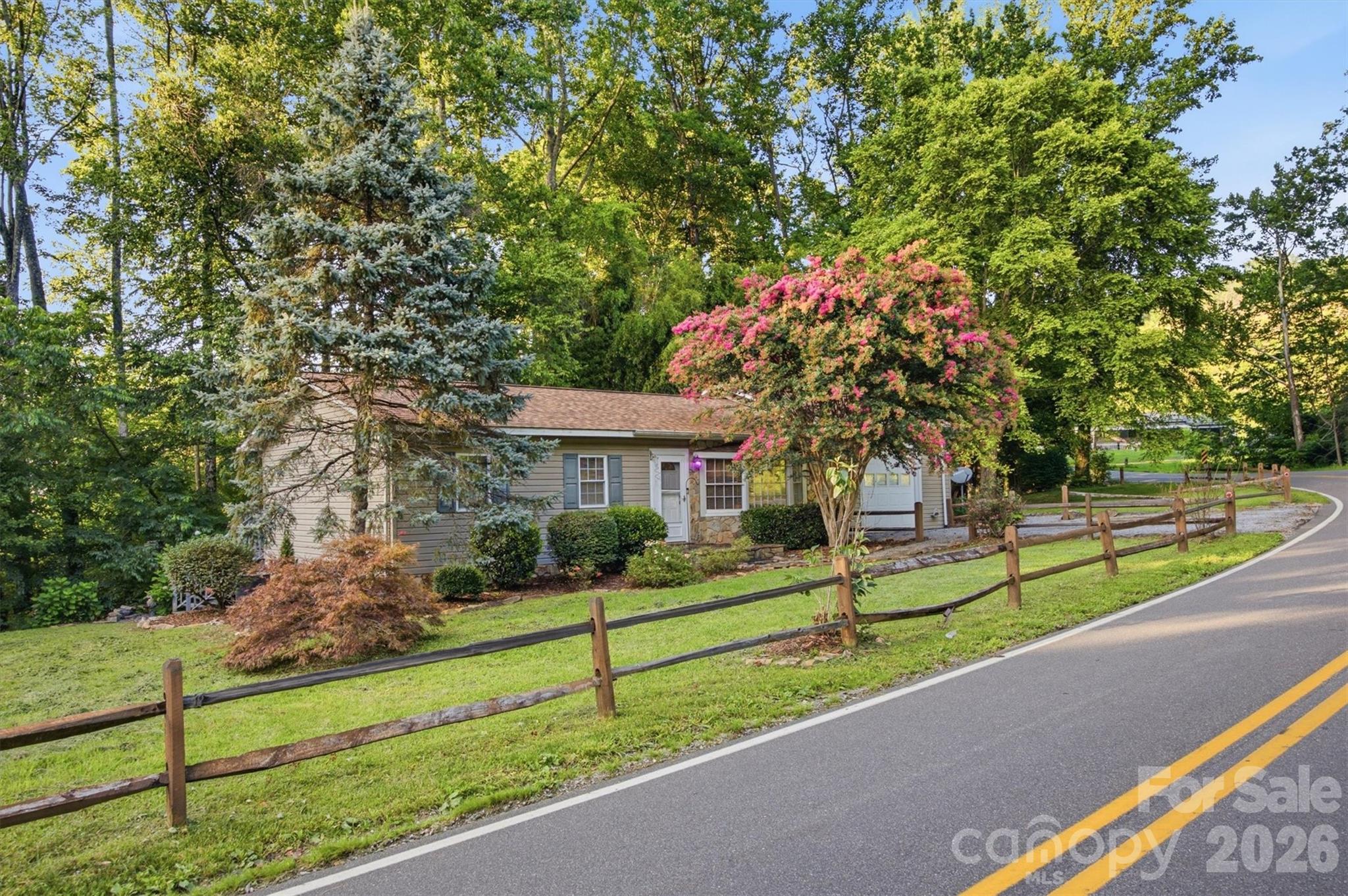 5513 Old Linville Road — Marion