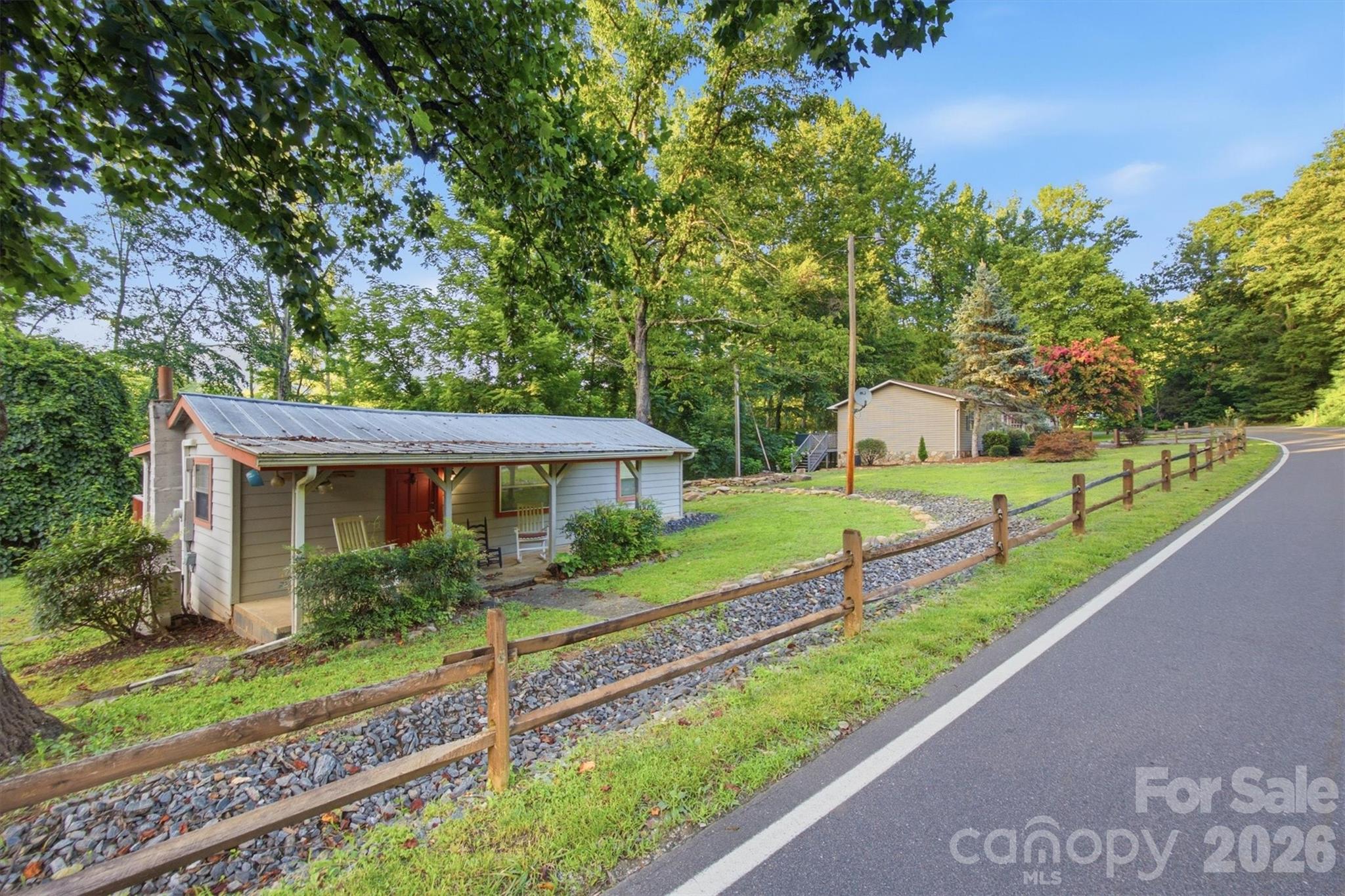 5513 Old Linville Road — Marion