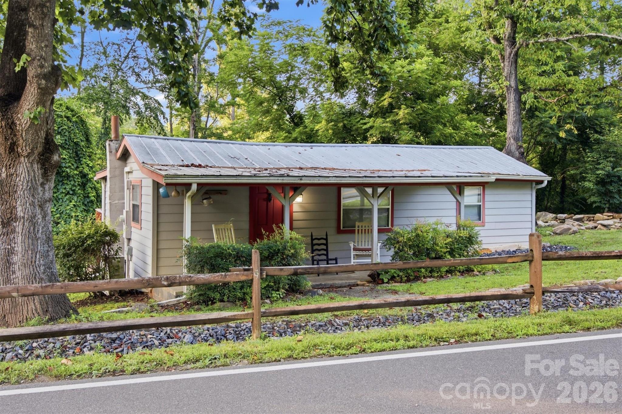 5513 Old Linville Road — Marion