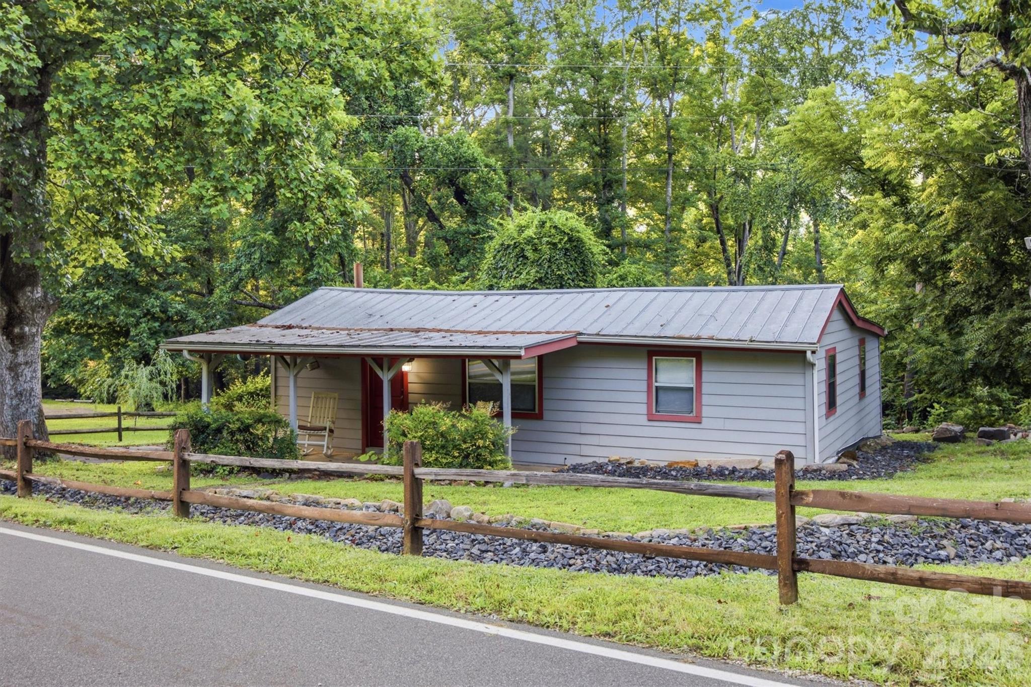 5513 Old Linville Road — Marion
