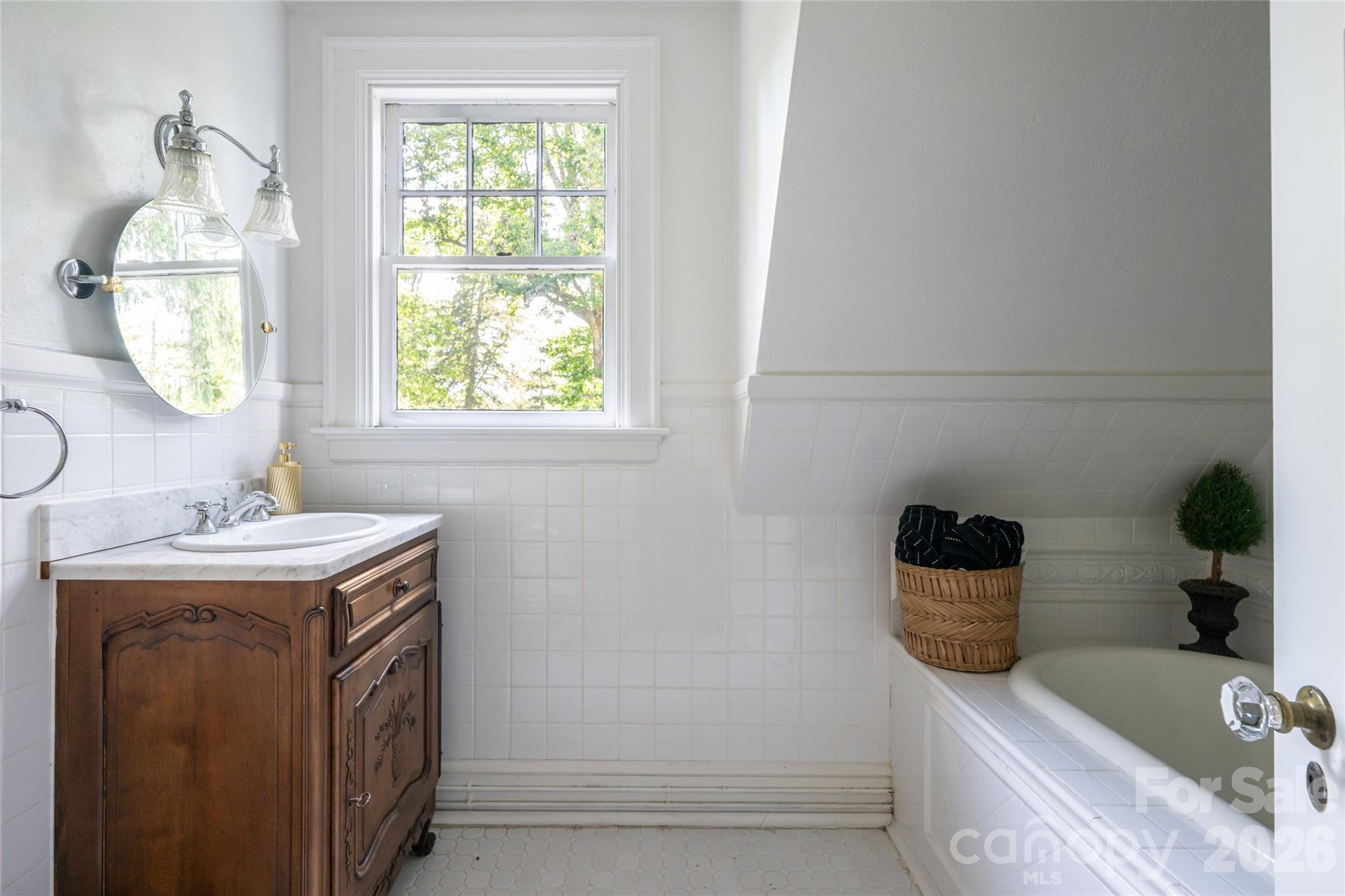 334 Vanderbilt Road — Biltmore Forest