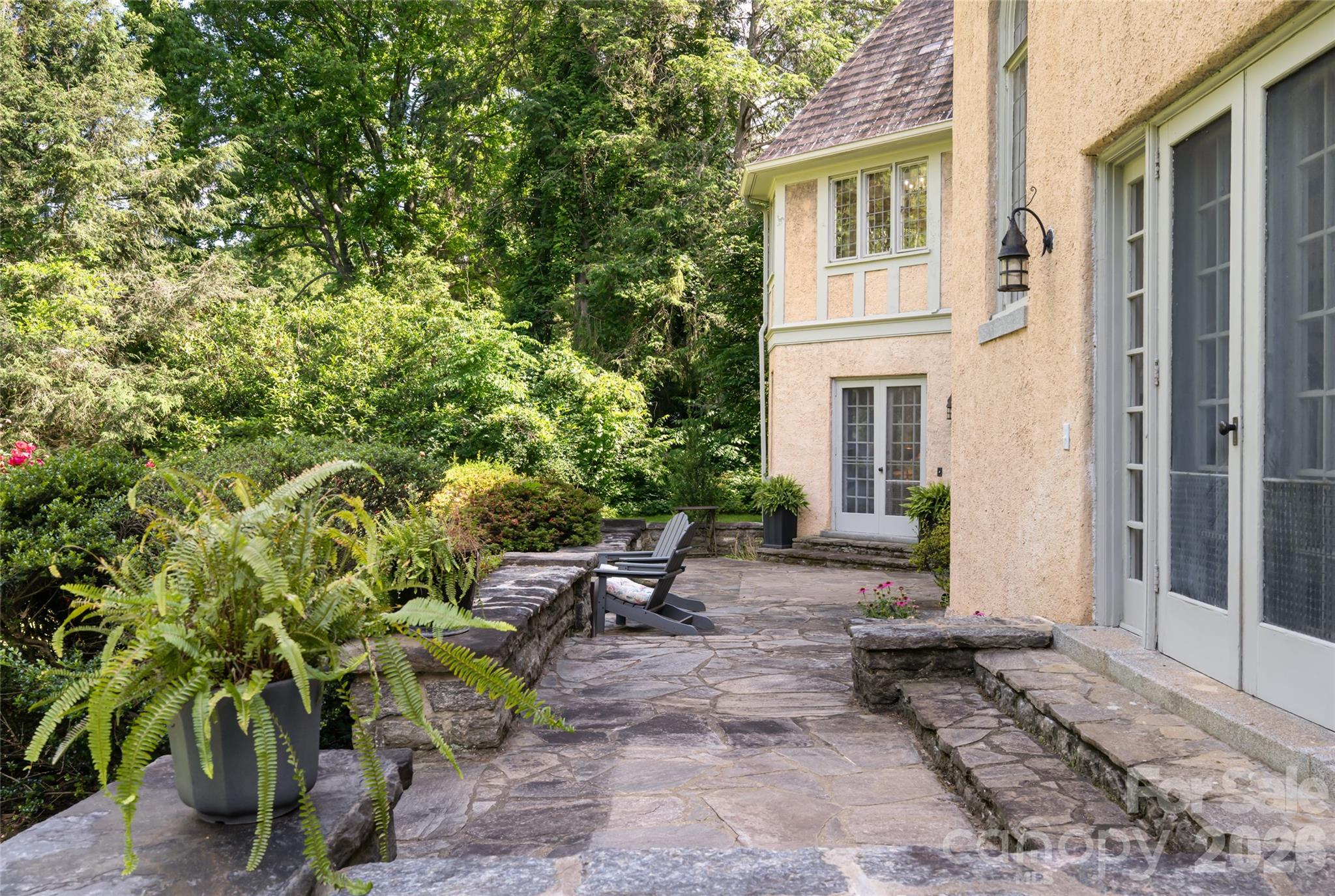 334 Vanderbilt Road — Biltmore Forest