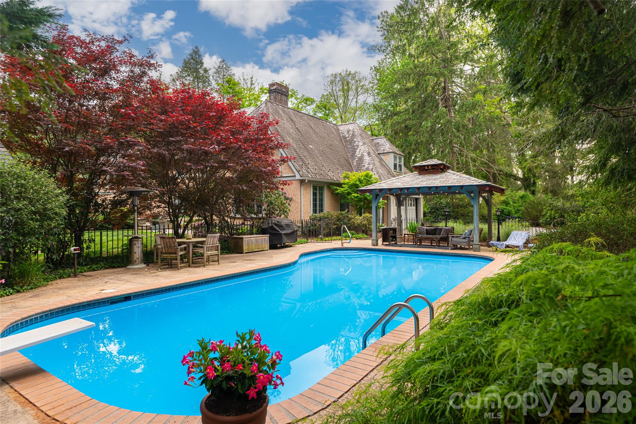 334 Vanderbilt Road — Biltmore Forest