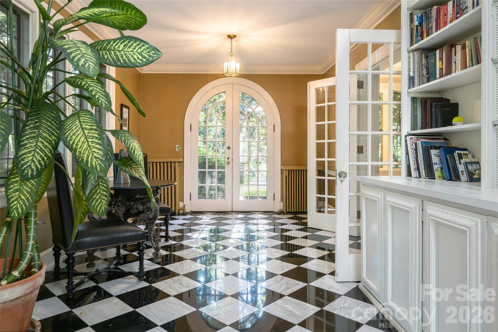 334 Vanderbilt Road — Biltmore Forest