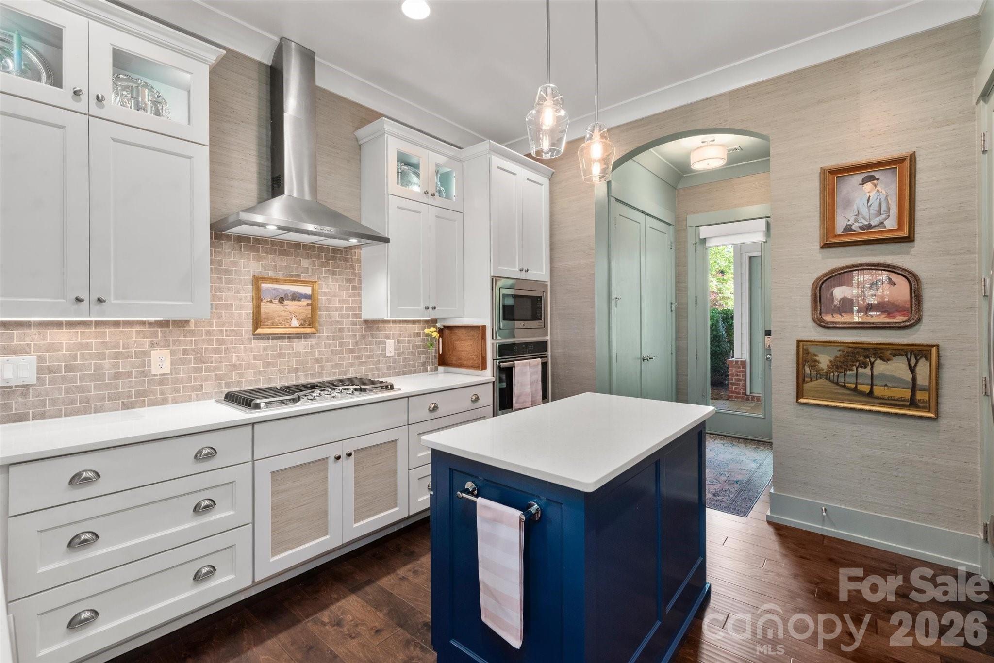 3702 Selwyn Avenue — Charlotte