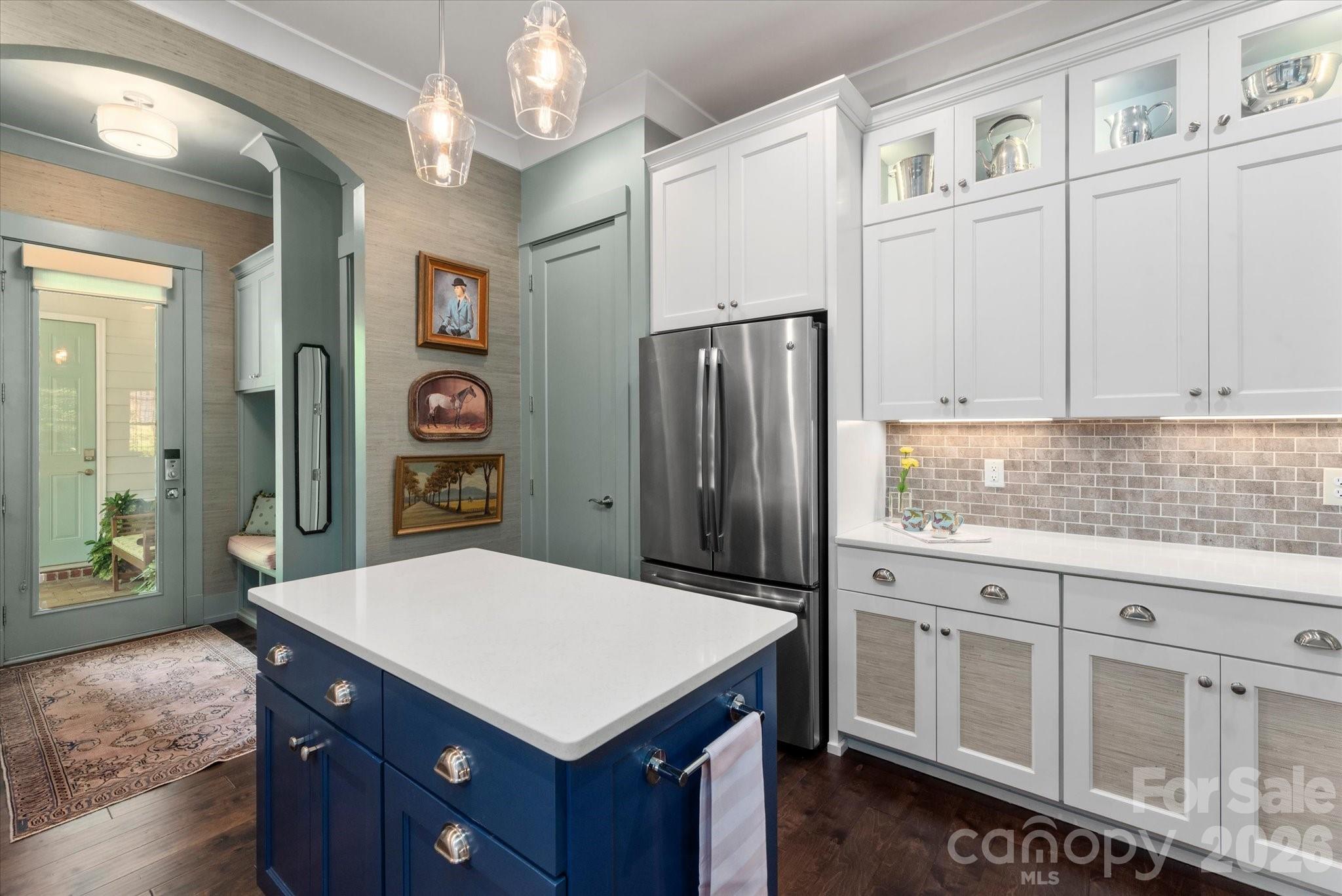 3702 Selwyn Avenue — Charlotte