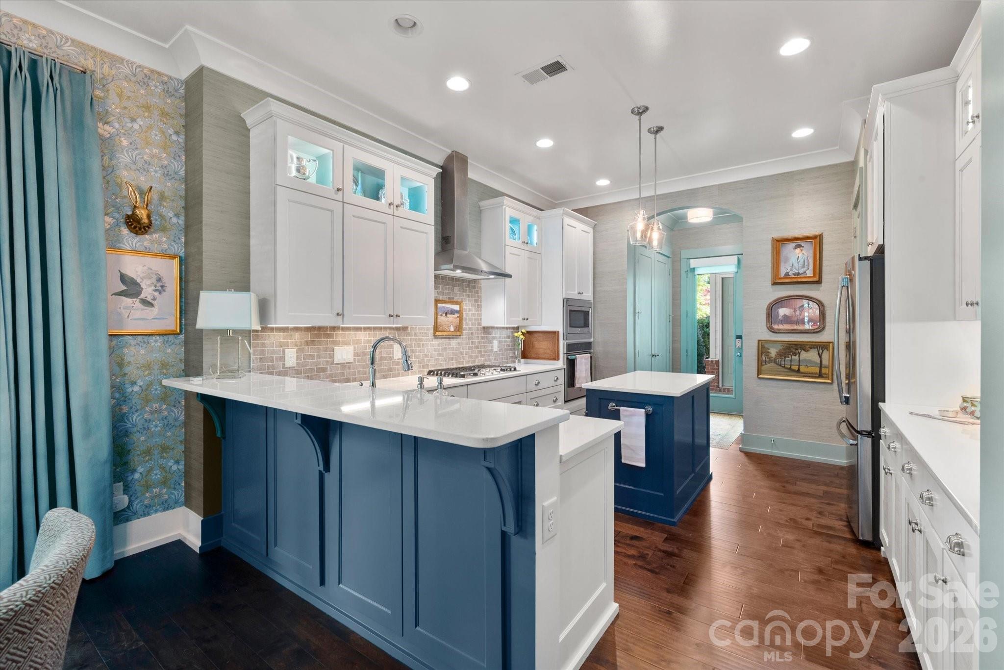 3702 Selwyn Avenue — Charlotte