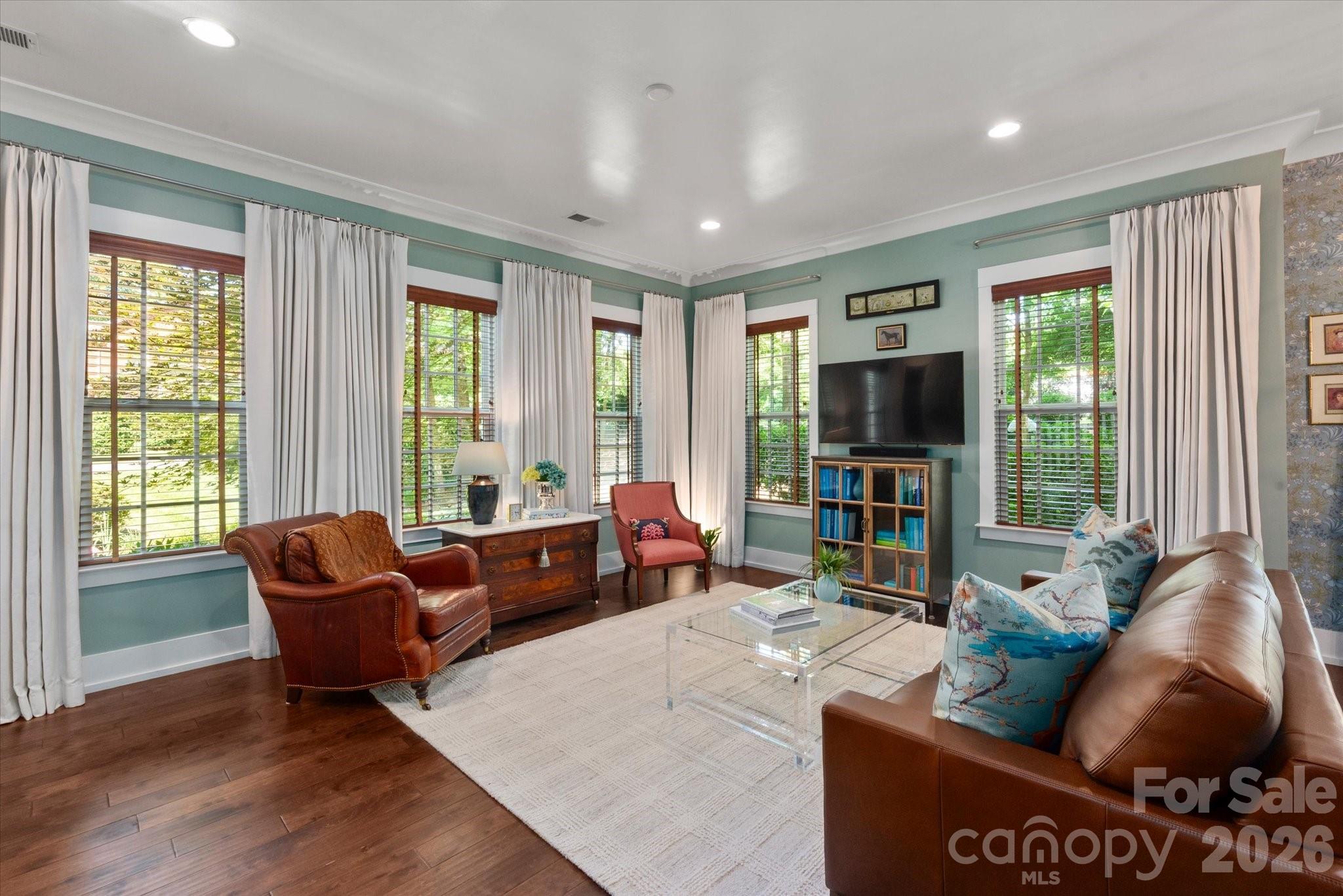 3702 Selwyn Avenue — Charlotte