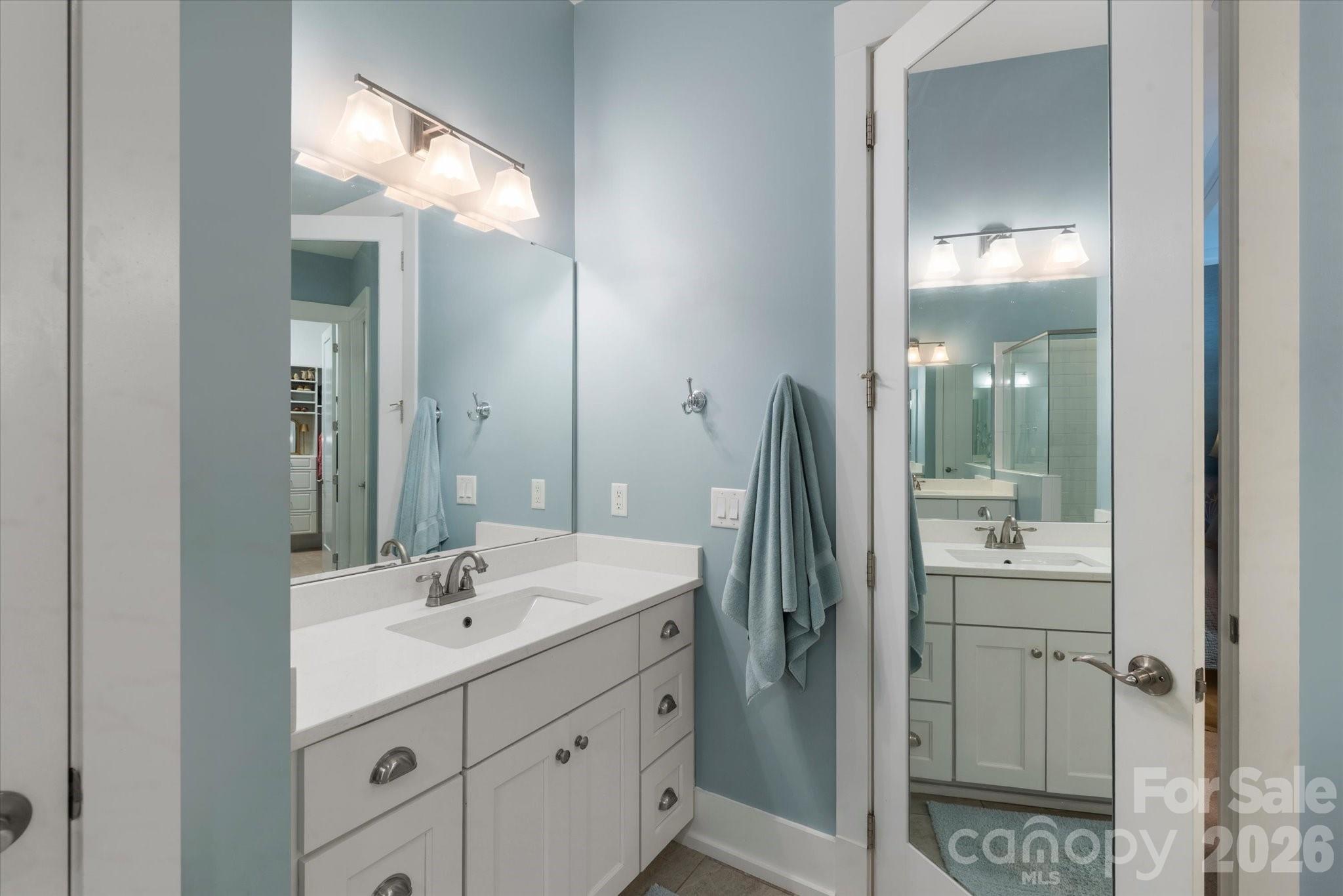 3702 Selwyn Avenue — Charlotte