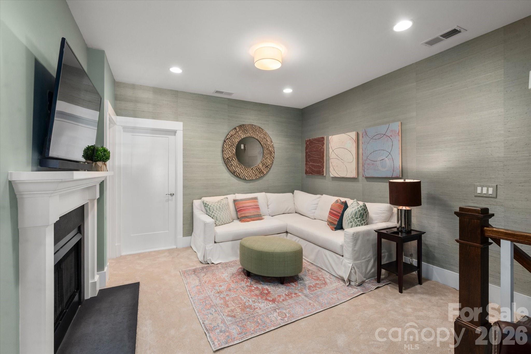 3702 Selwyn Avenue — Charlotte