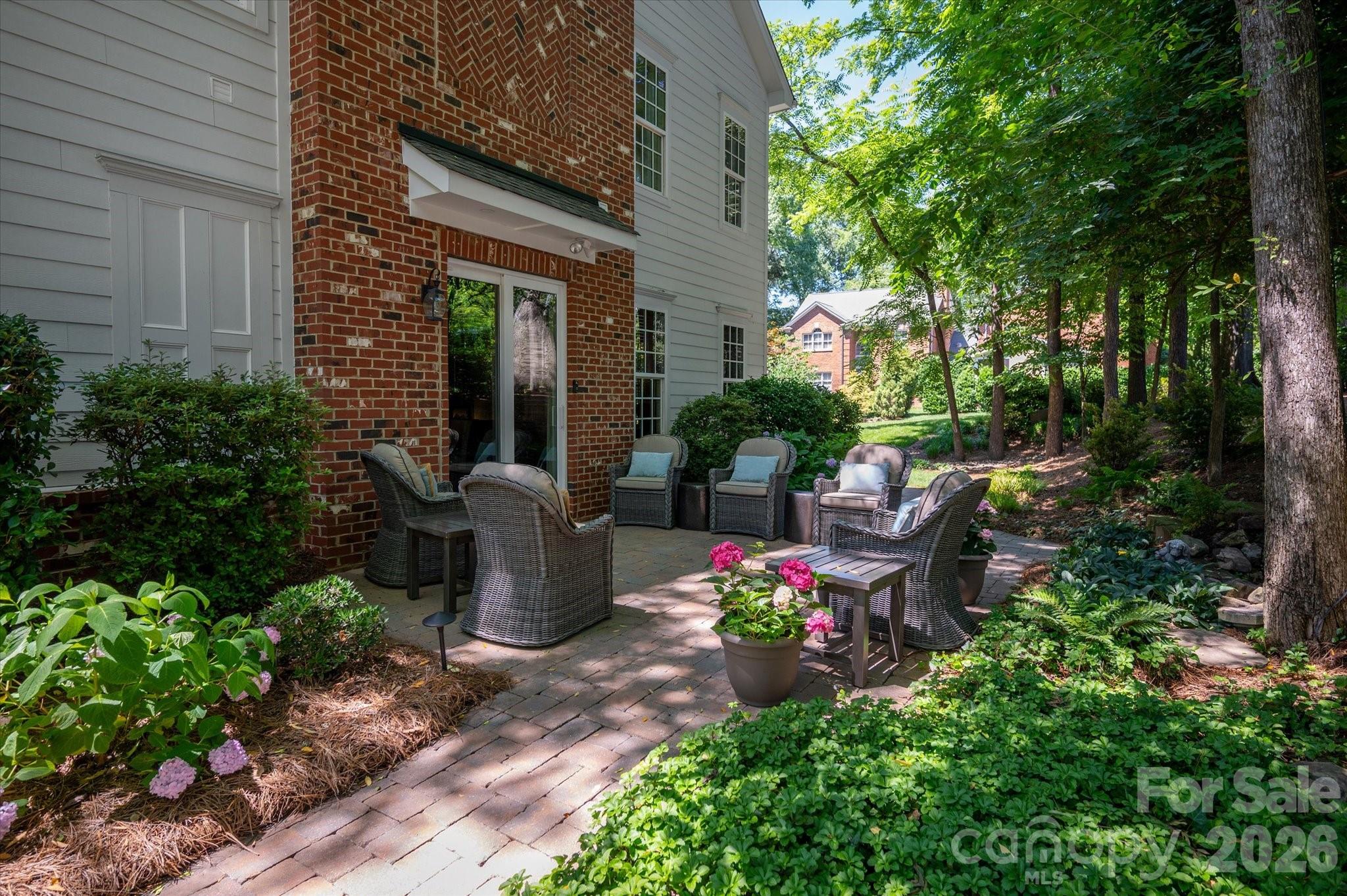 3702 Selwyn Avenue — Charlotte