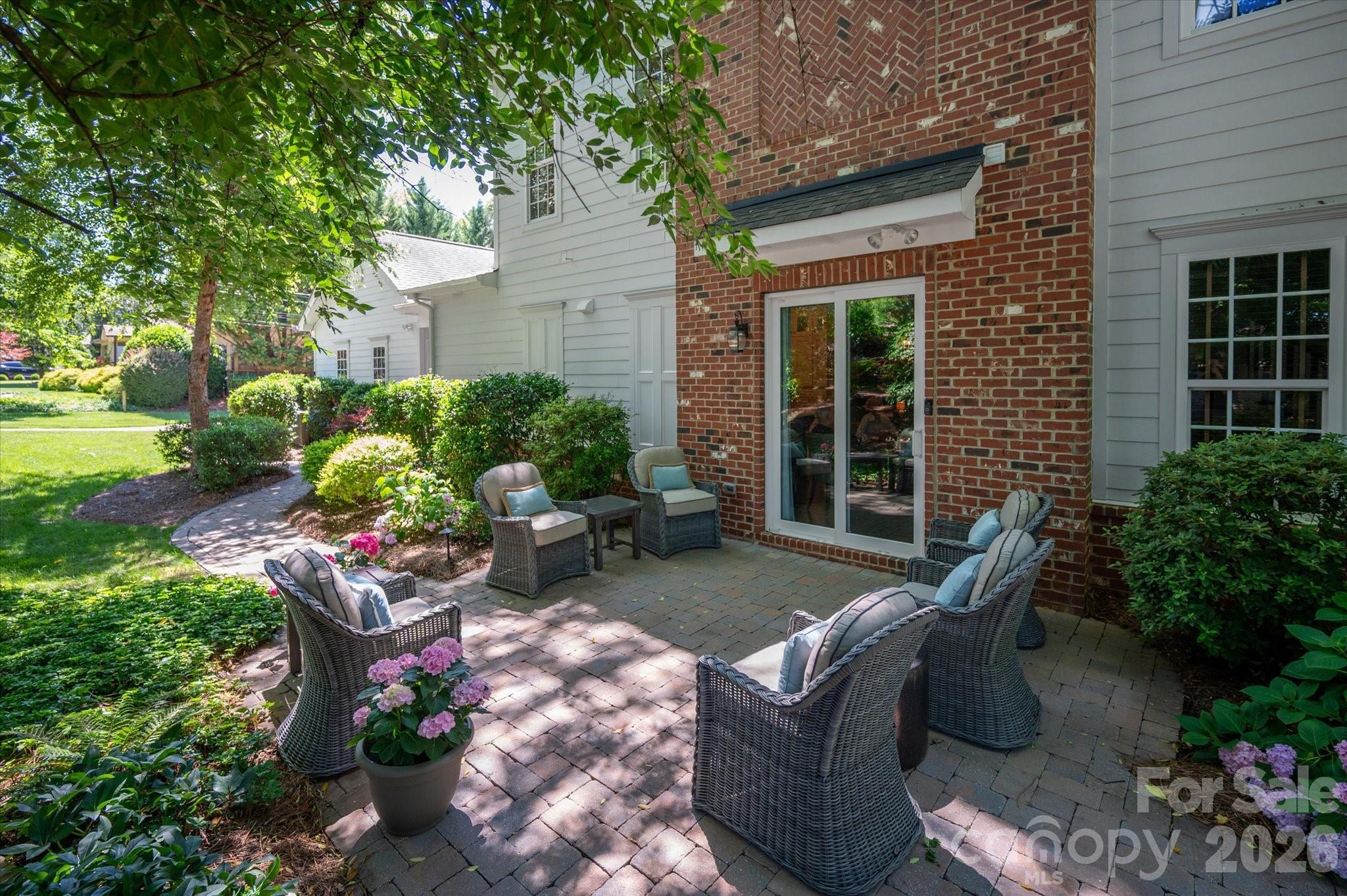 3702 Selwyn Avenue — Charlotte