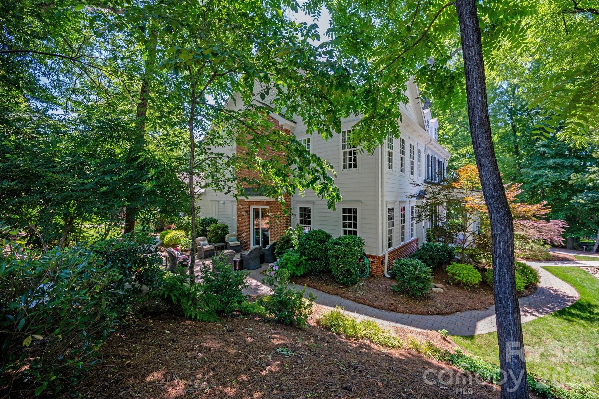 3702 Selwyn Avenue — Charlotte