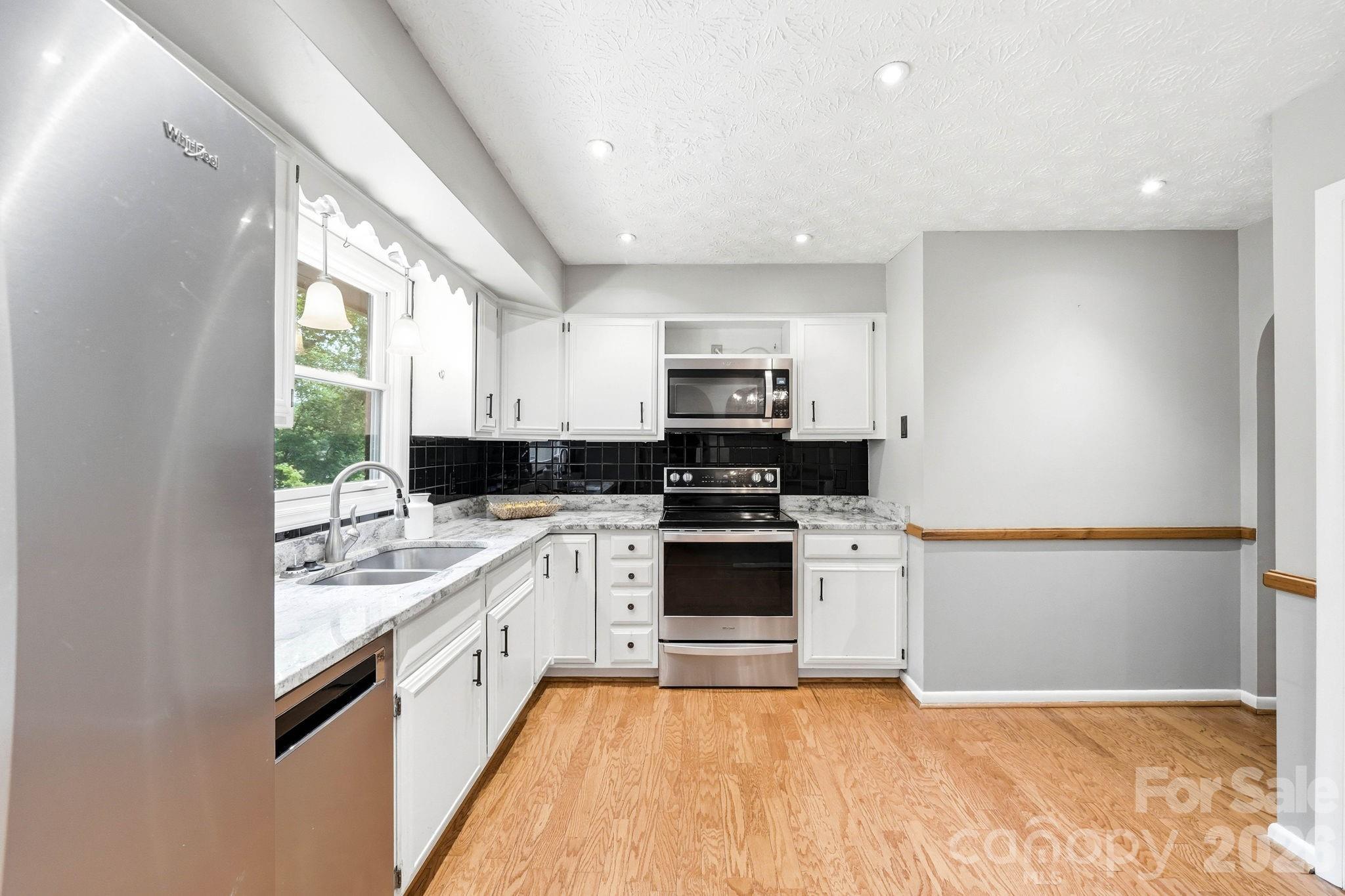 337 Woody Lane — Asheville