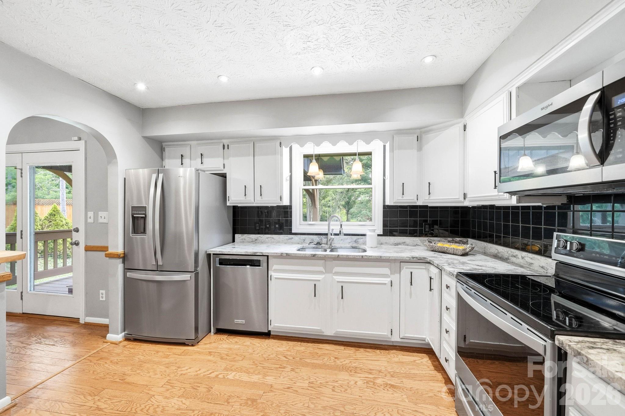 337 Woody Lane — Asheville