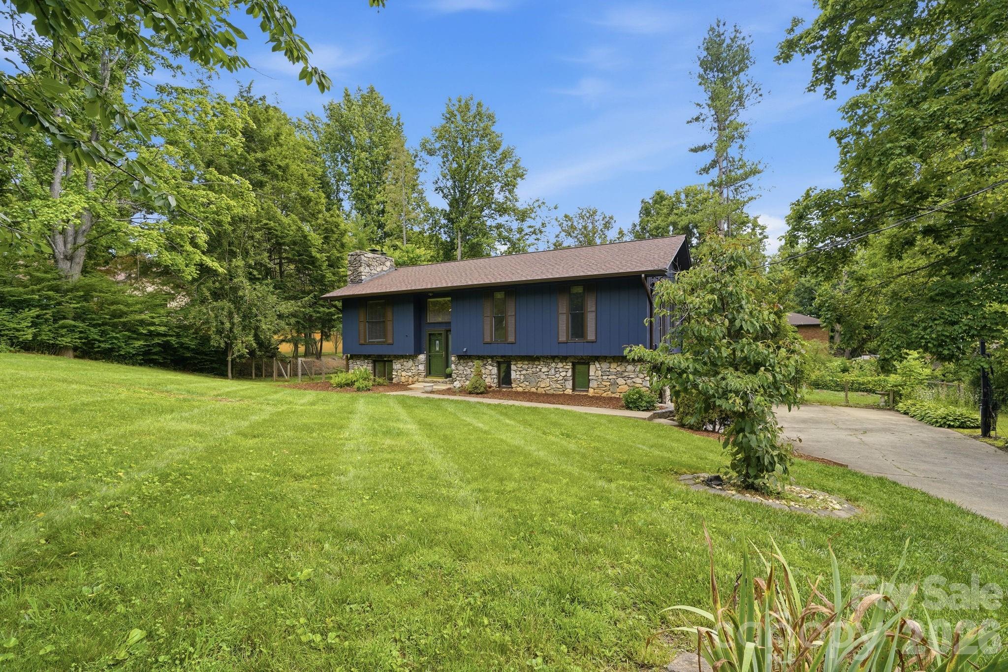 337 Woody Lane — Asheville