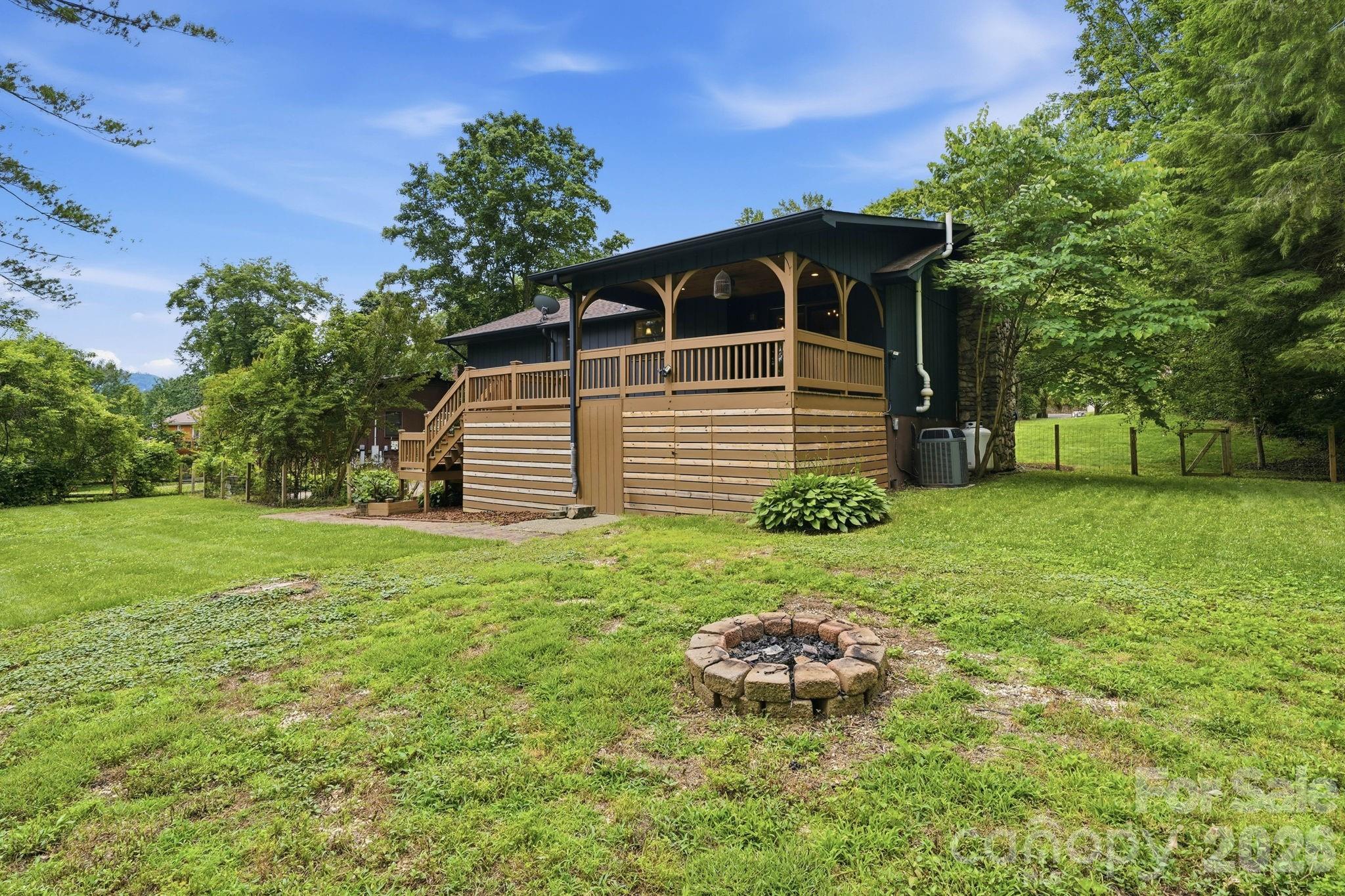 337 Woody Lane — Asheville
