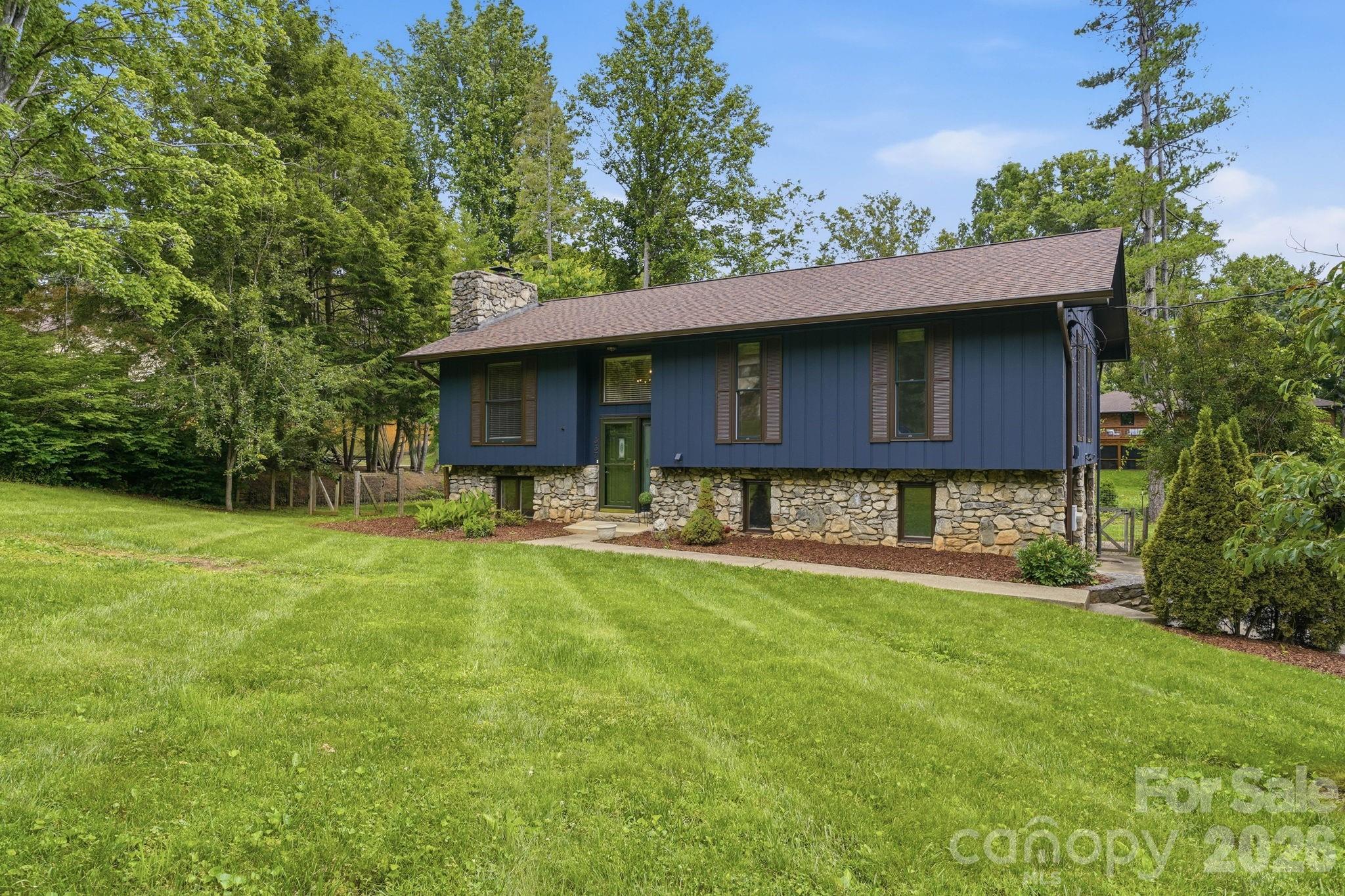 337 Woody Lane — Asheville