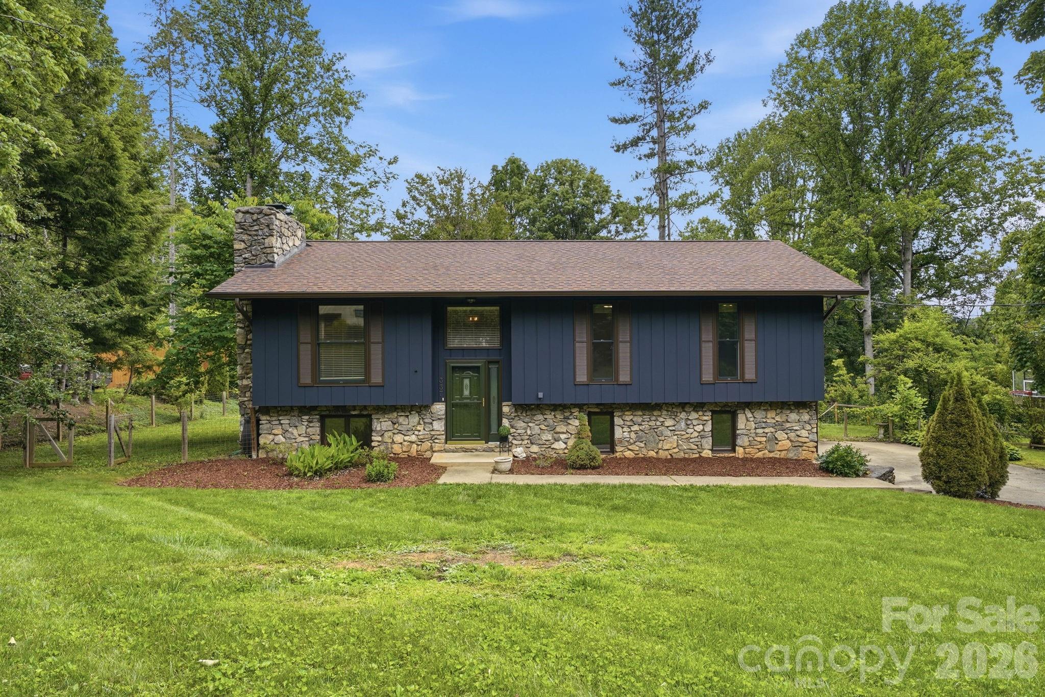 337 Woody Lane — Asheville