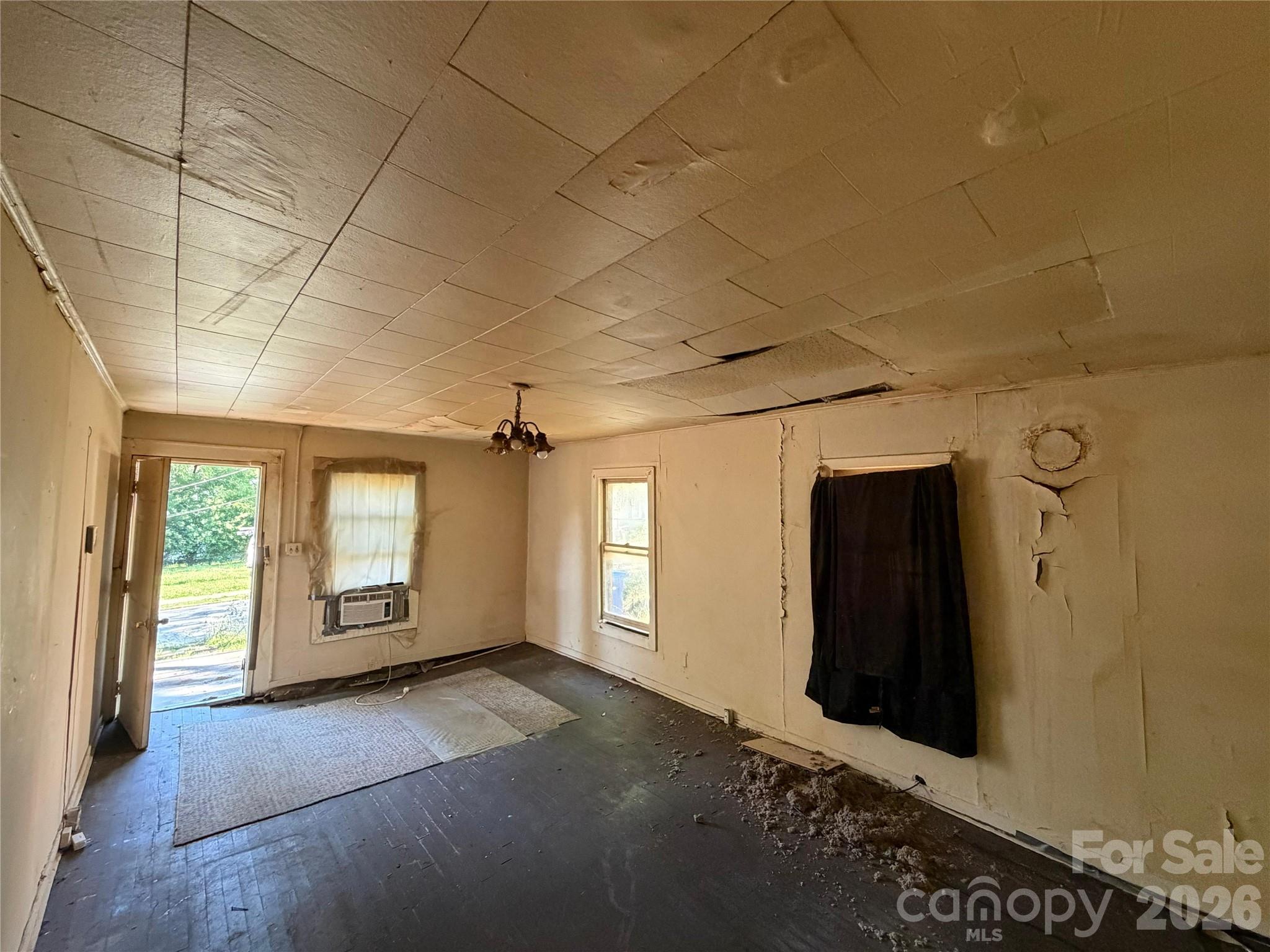 547 S Center Street — Spartanburg