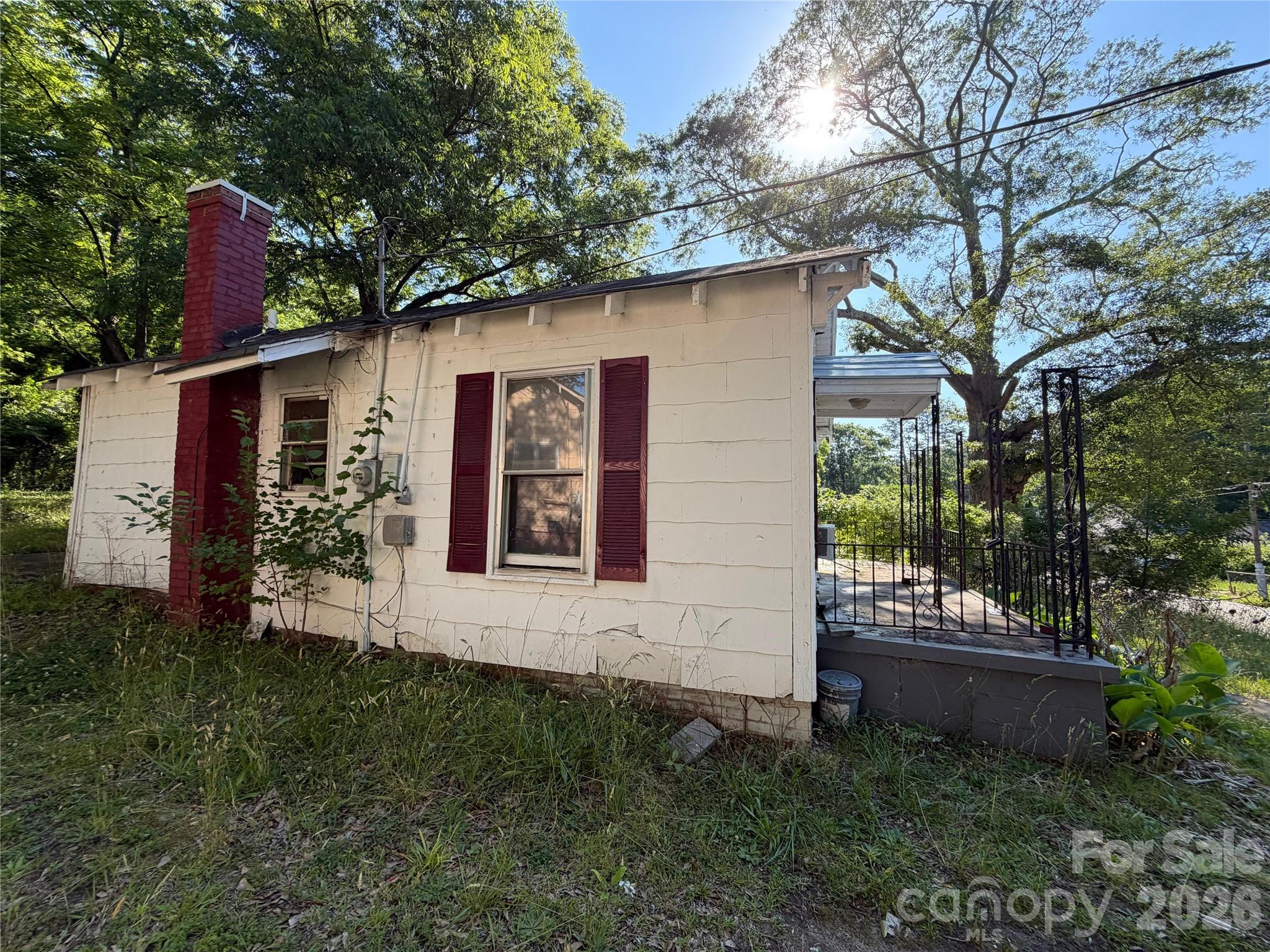 547 S Center Street — Spartanburg